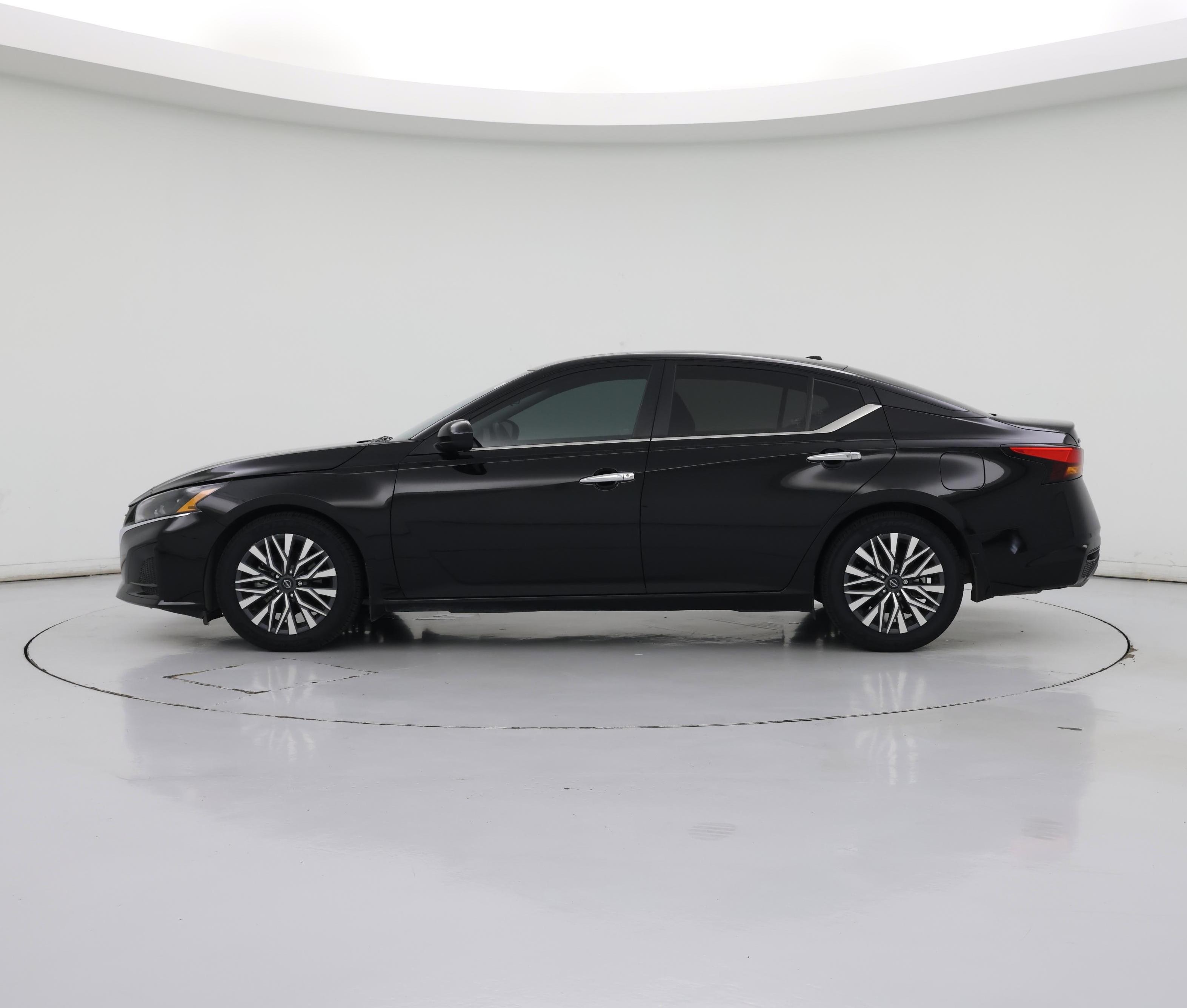 Thumbnail: 2023 Nissan Altima - 3