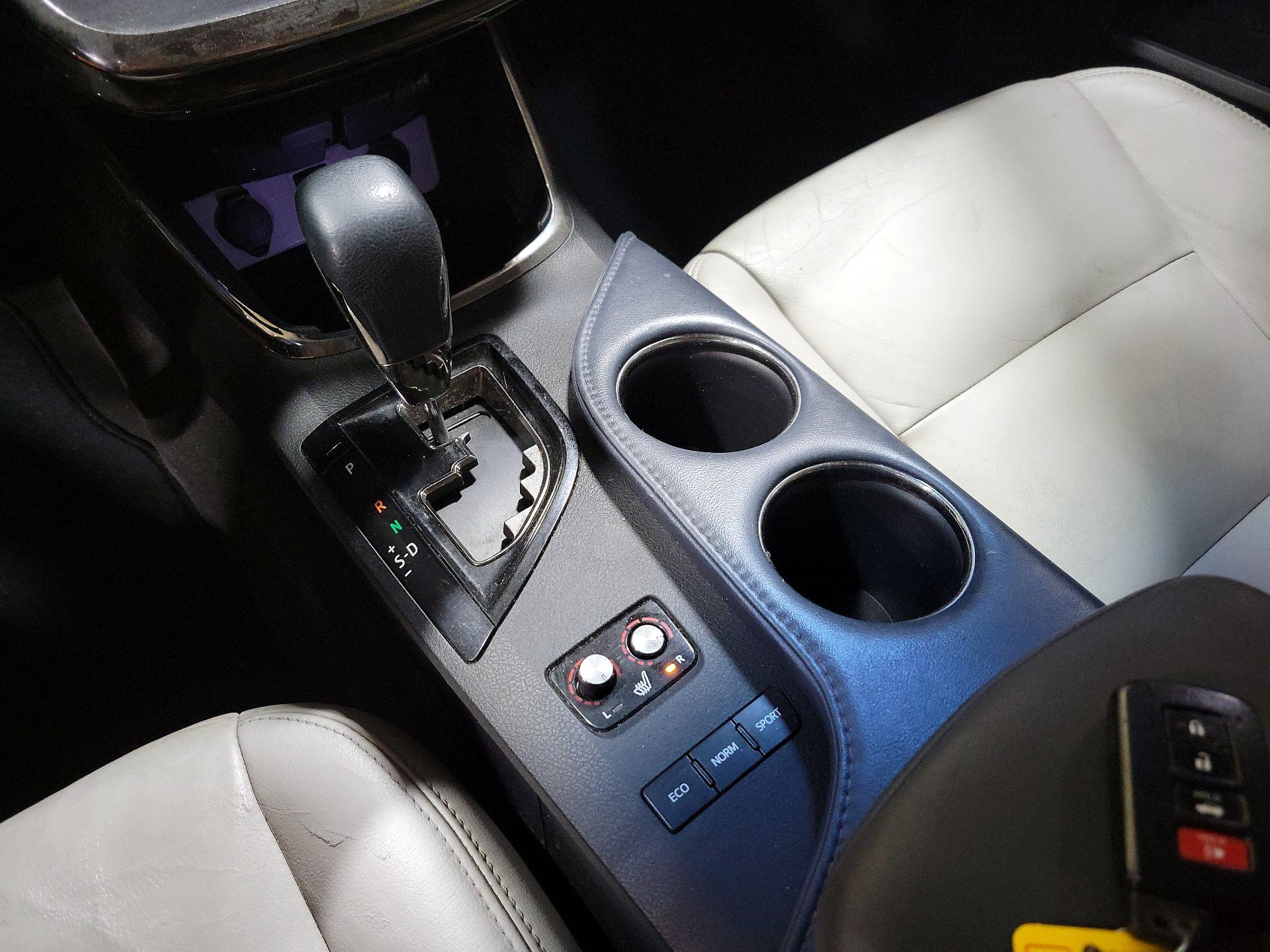 Thumbnail: 2015 Toyota Avalon - 16