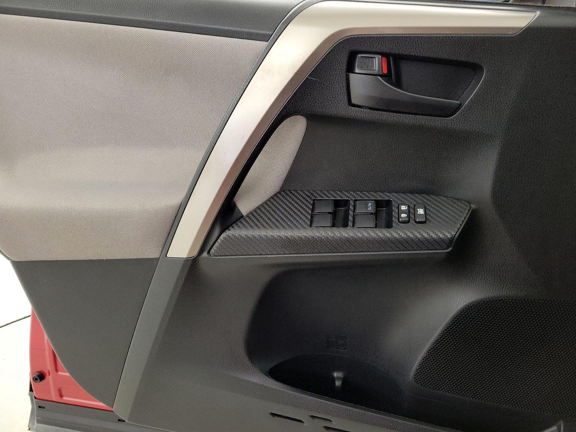Thumbnail: 2015 Toyota RAV4 - 12