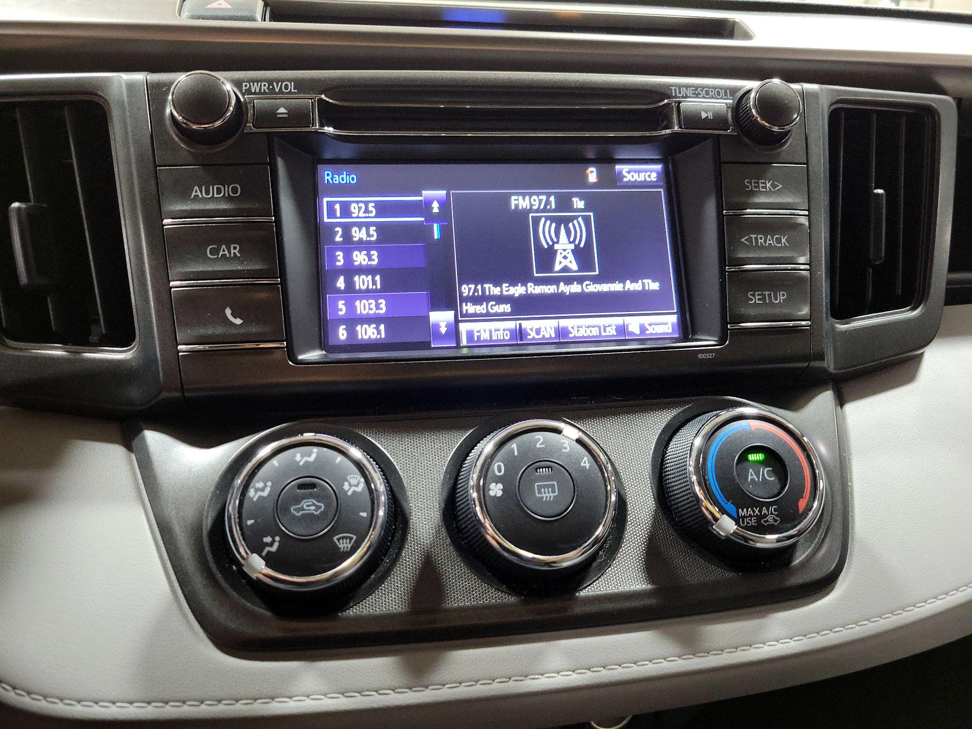 Thumbnail: 2015 Toyota RAV4 - 15