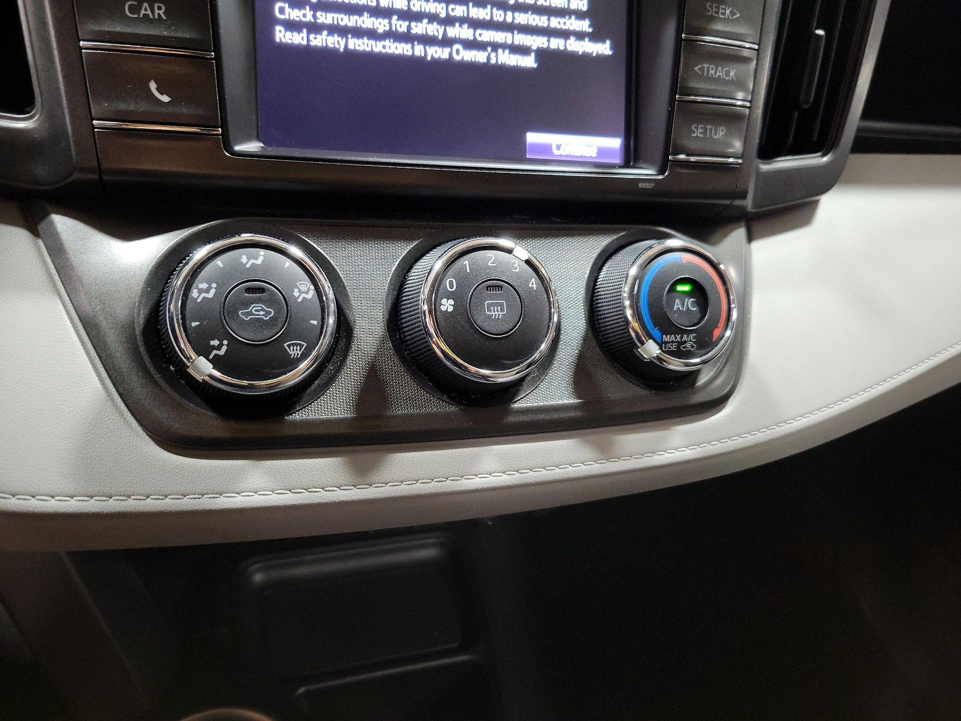 Thumbnail: 2015 Toyota RAV4 - 16