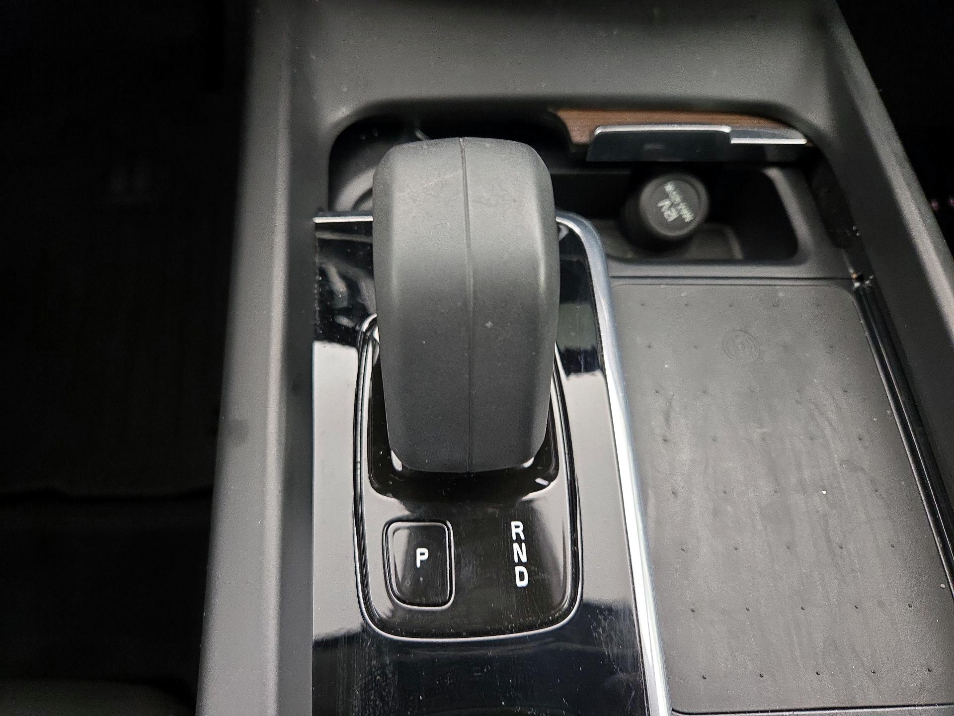 Thumbnail: 2022 Volvo XC60 - 17