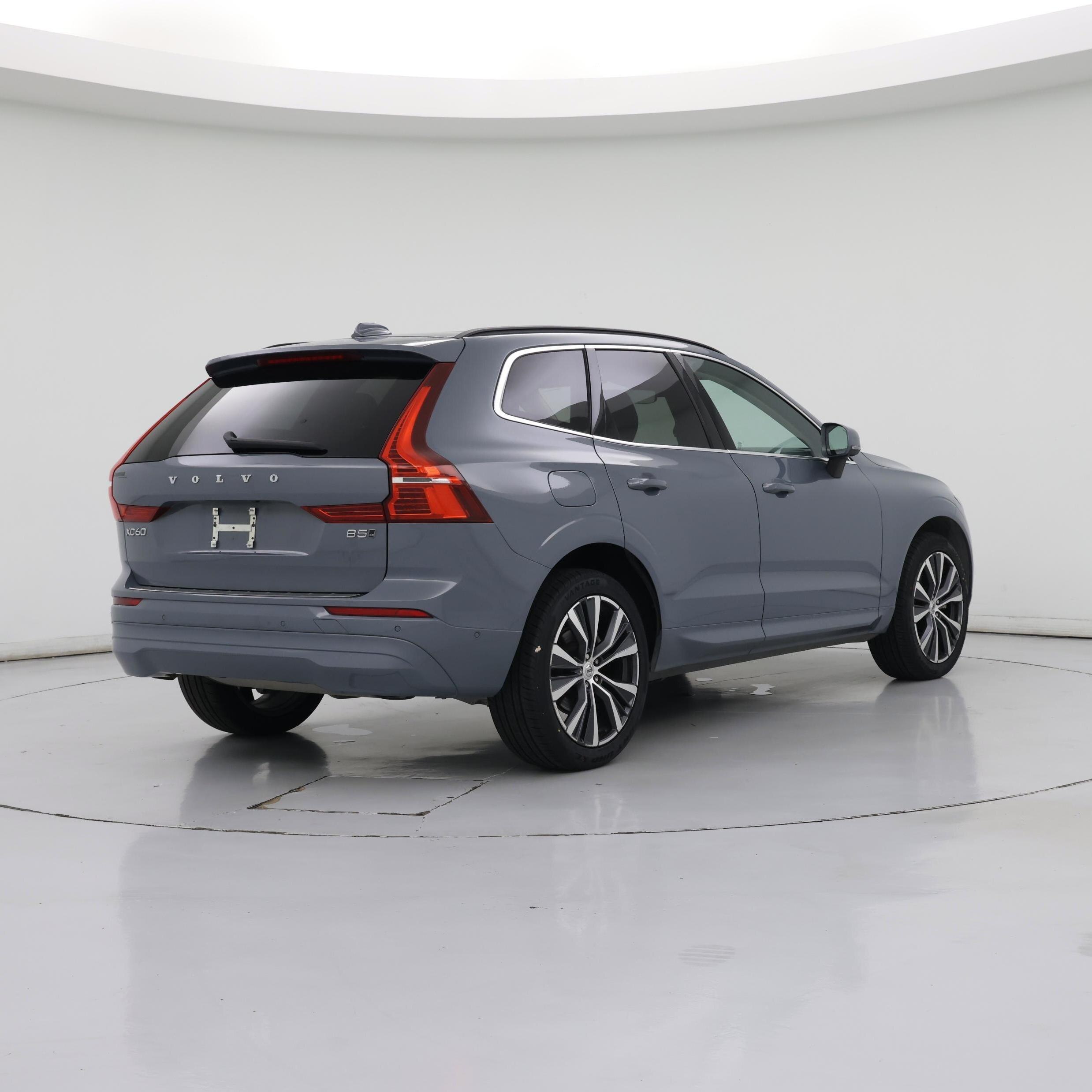 Thumbnail: 2022 Volvo XC60 - 8