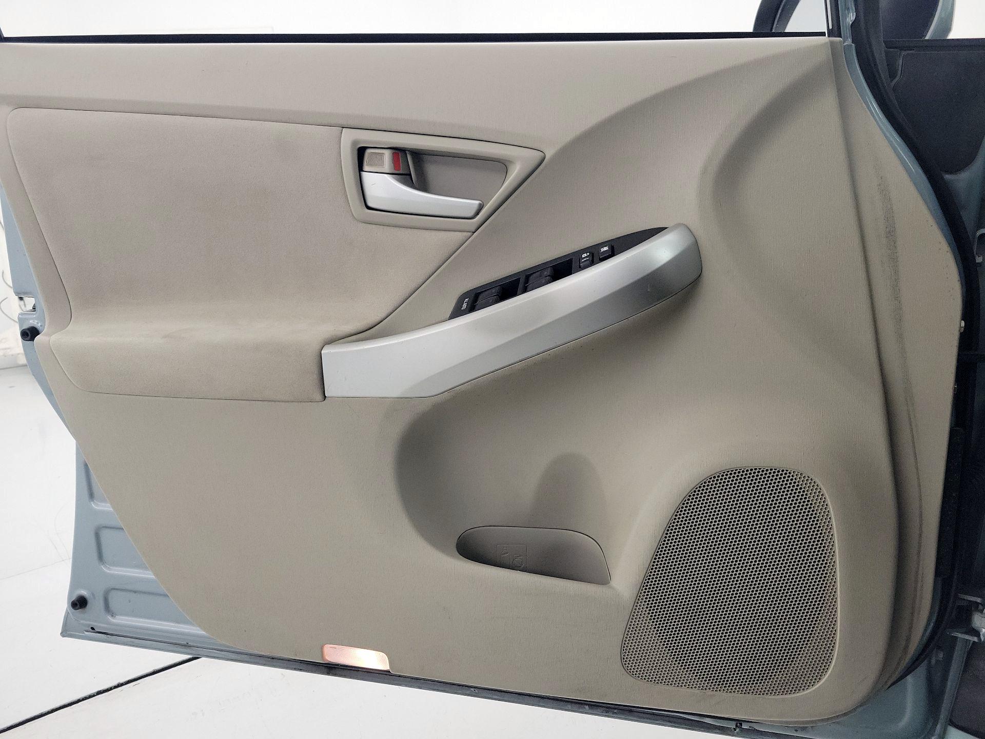 Thumbnail: 2015 Toyota Prius - 12