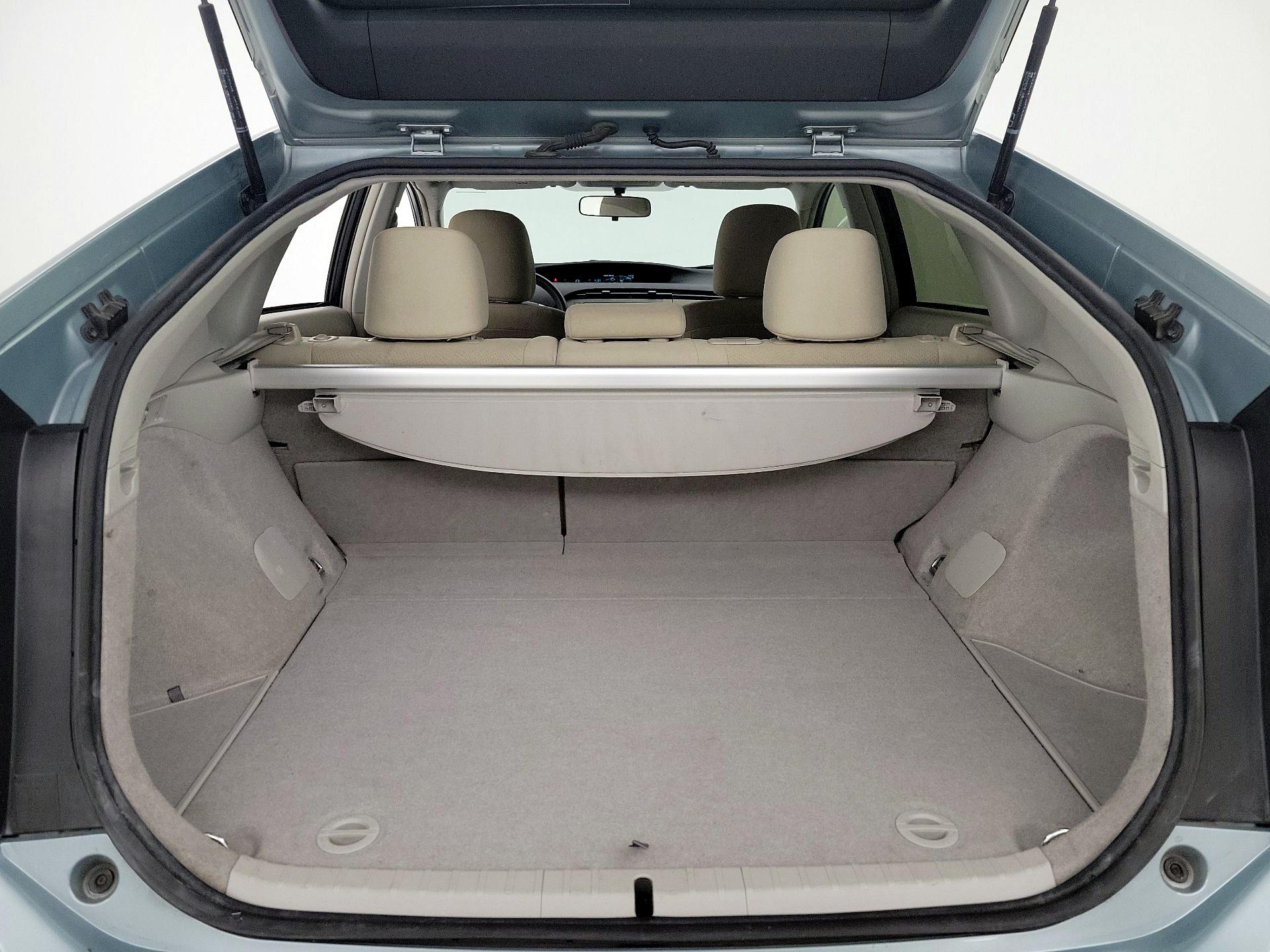 Thumbnail: 2015 Toyota Prius - 19