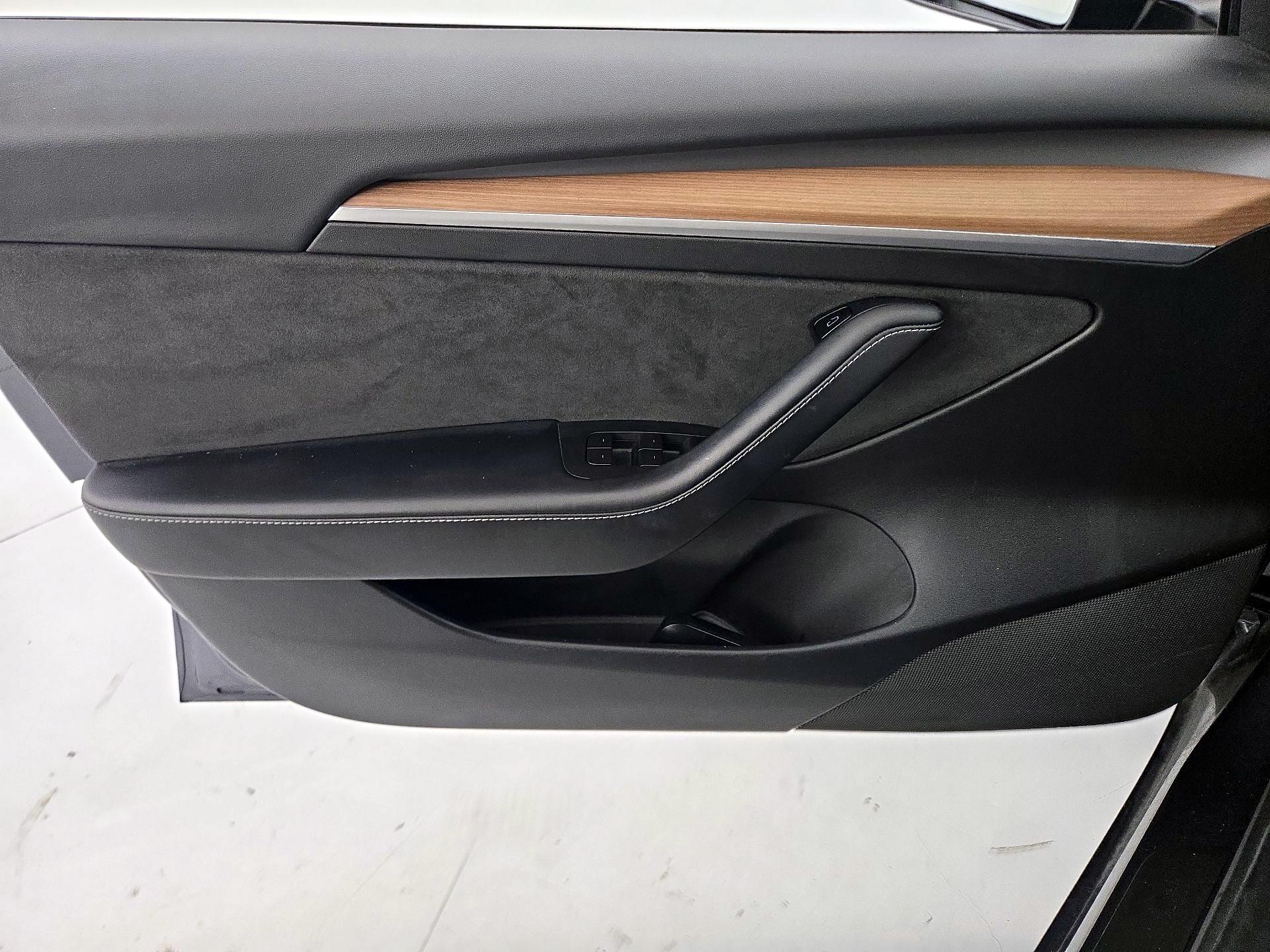 Thumbnail: 2021 Tesla Model 3 - 12