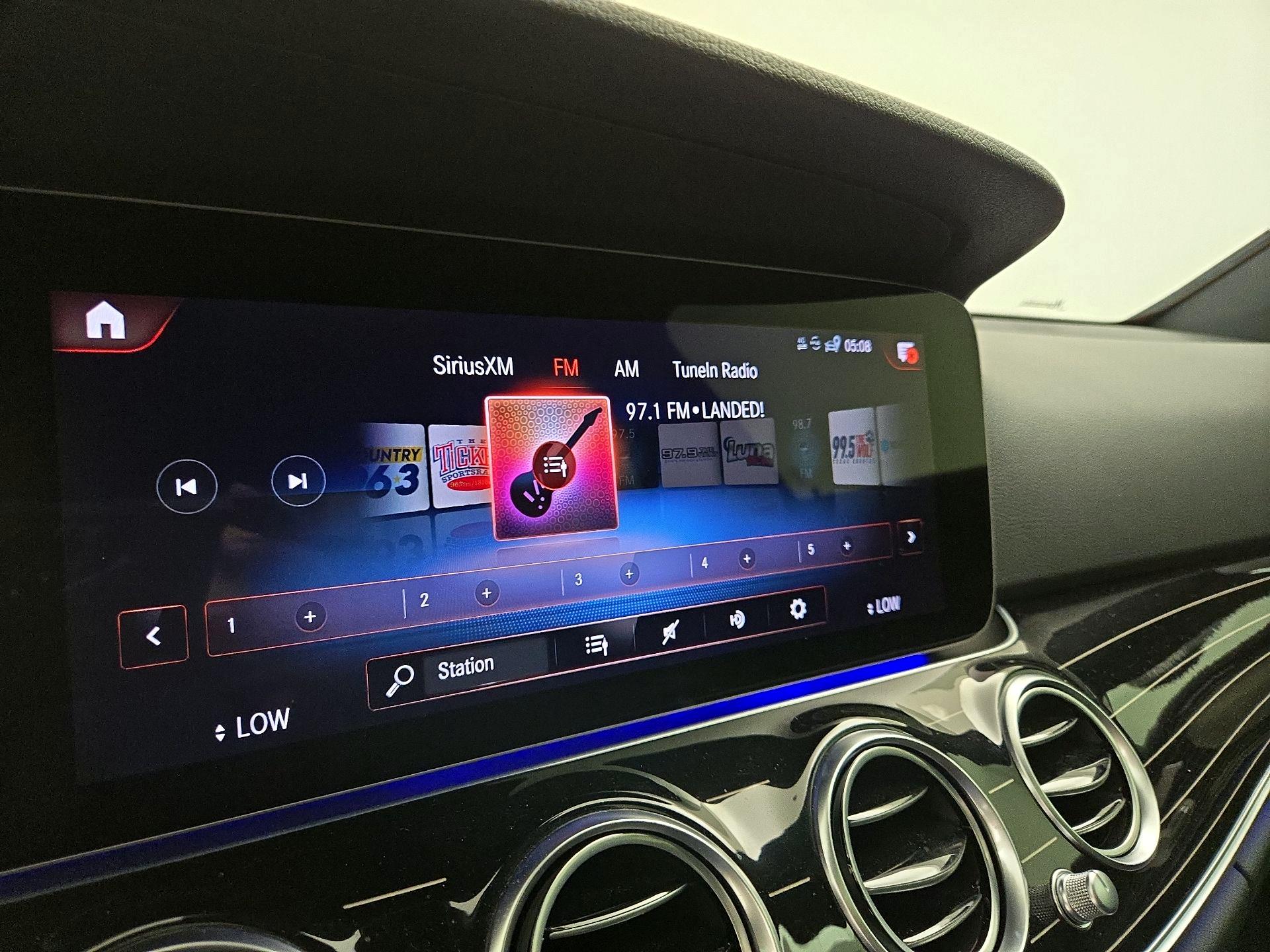Thumbnail: 2022 Mercedes-Benz E-Class - 16