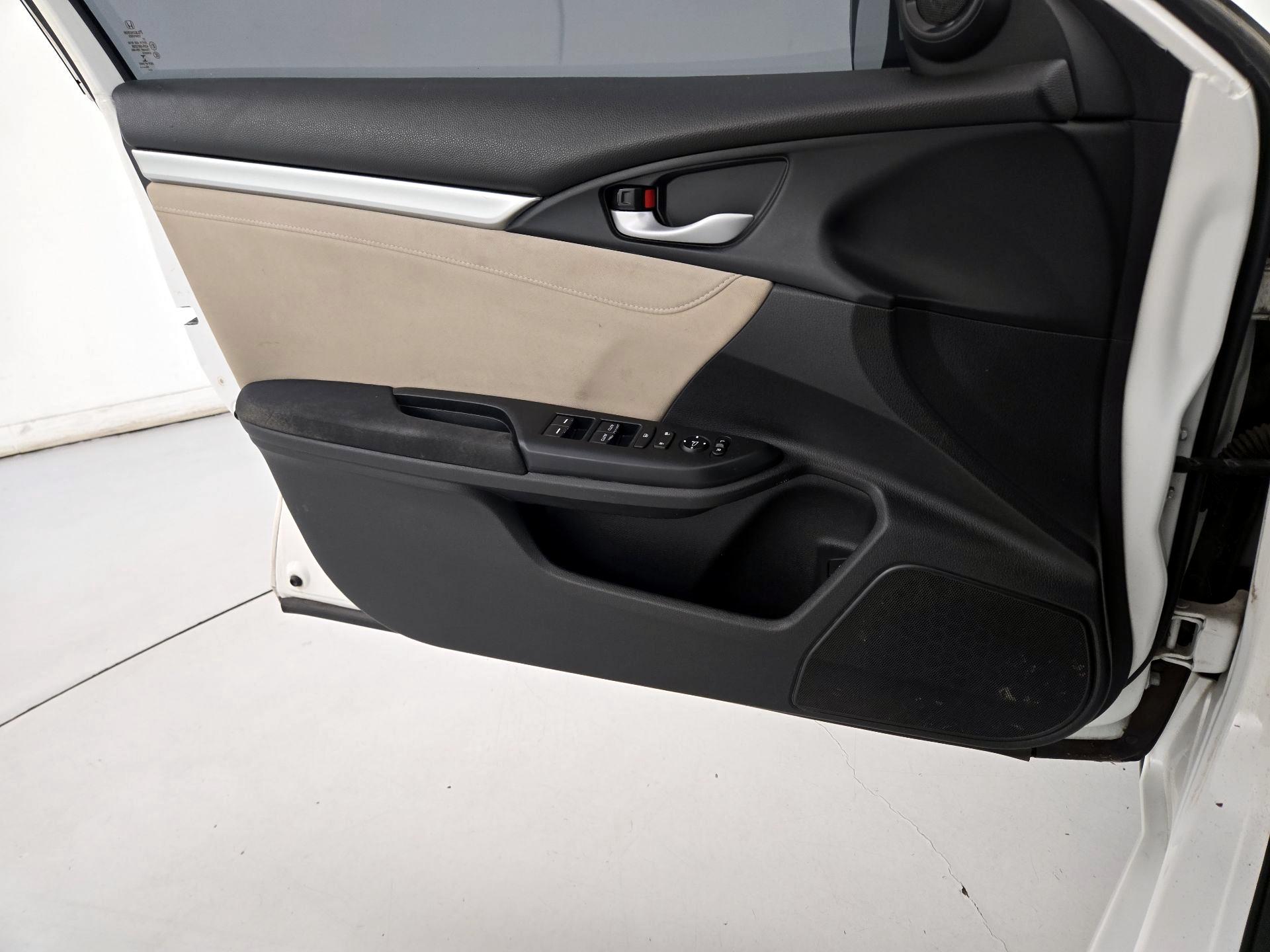 Thumbnail: 2016 Honda Civic - 12