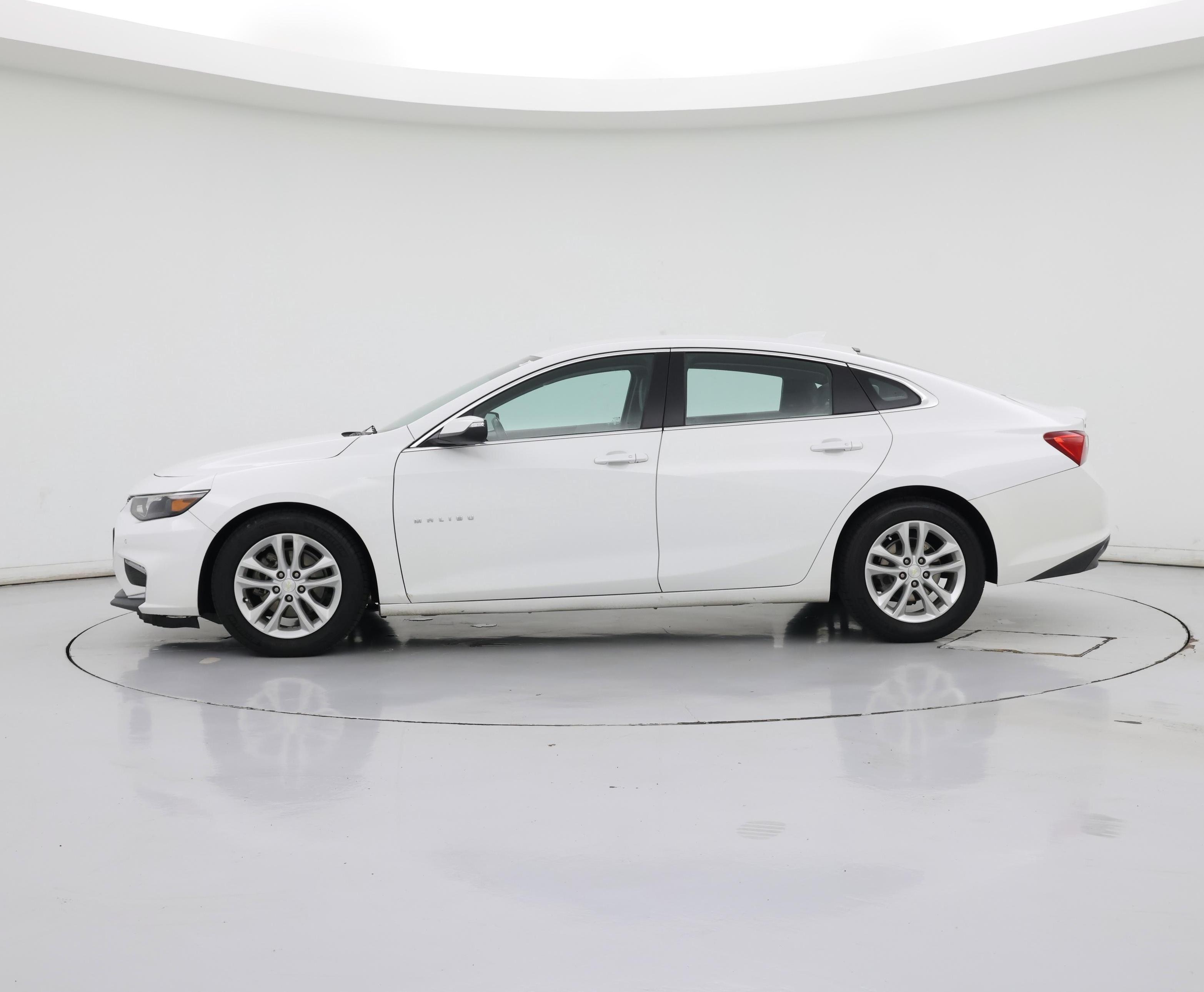 Thumbnail: 2018 Chevrolet Malibu - 3