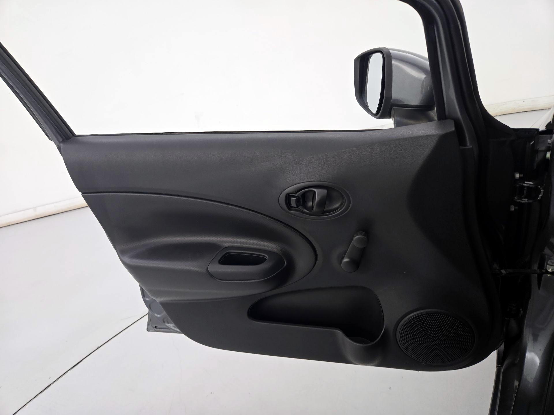 Thumbnail: 2018 Nissan Versa Note - 12