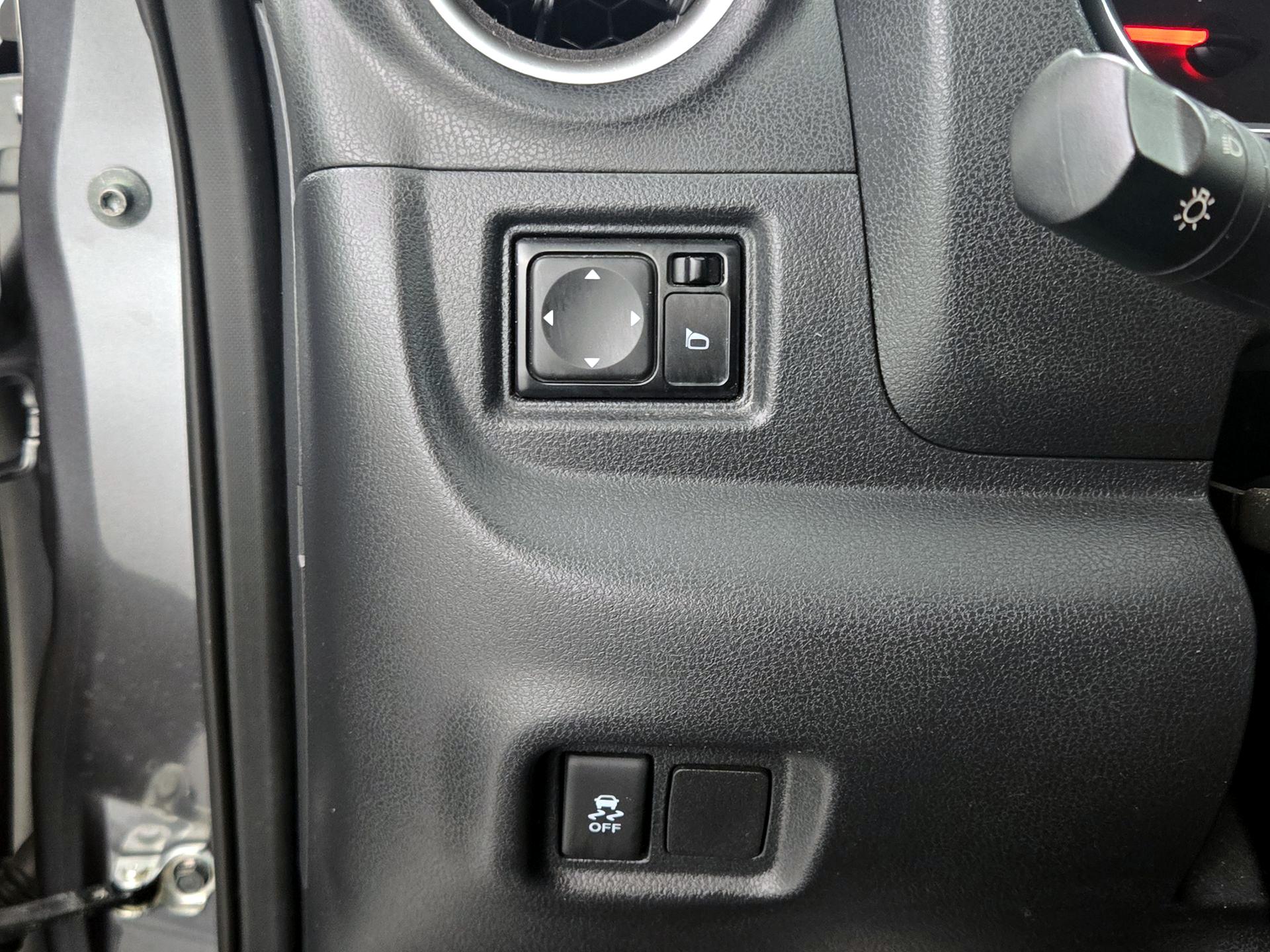 Thumbnail: 2018 Nissan Versa Note - 13