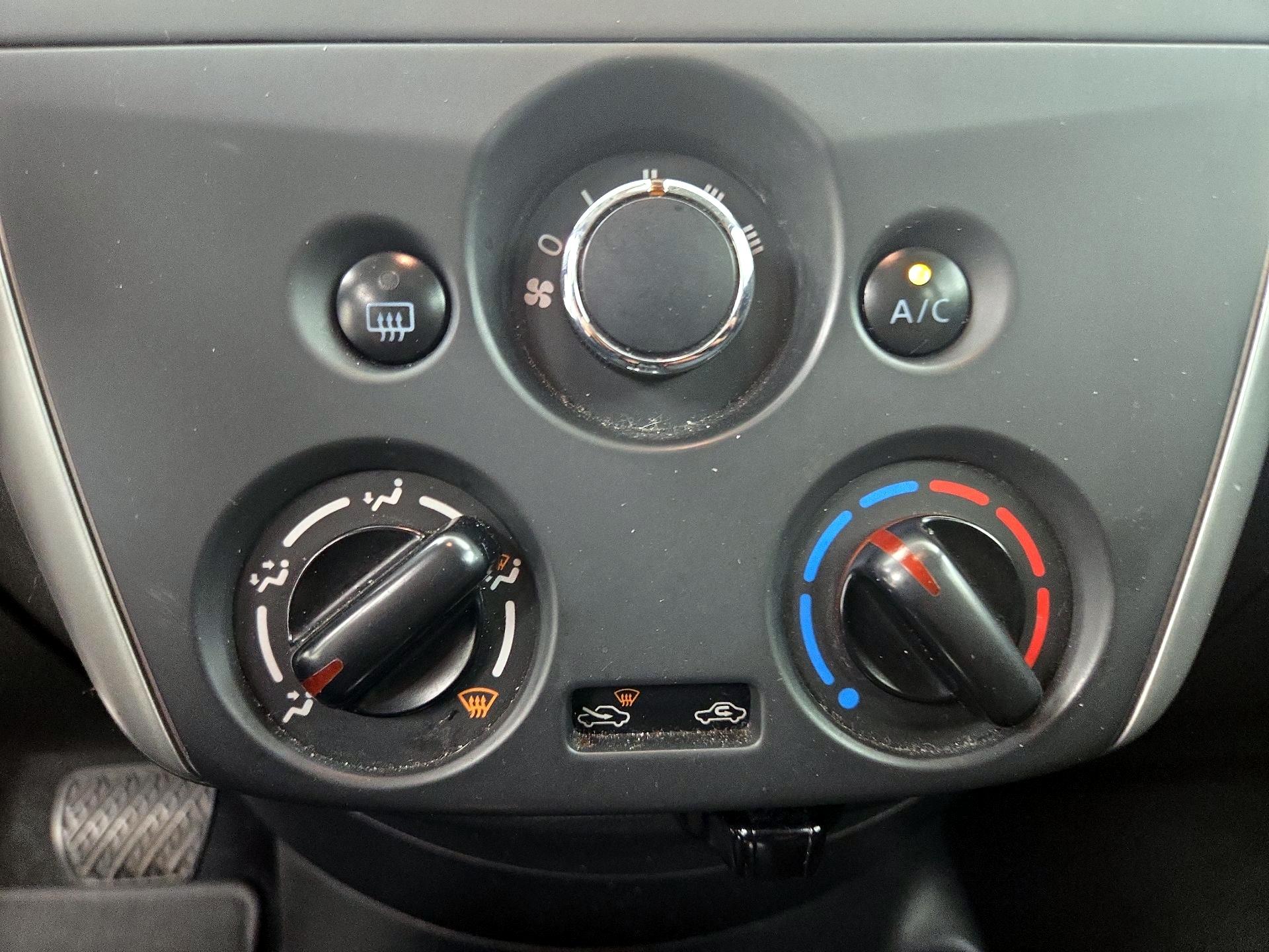 Thumbnail: 2018 Nissan Versa Note - 15
