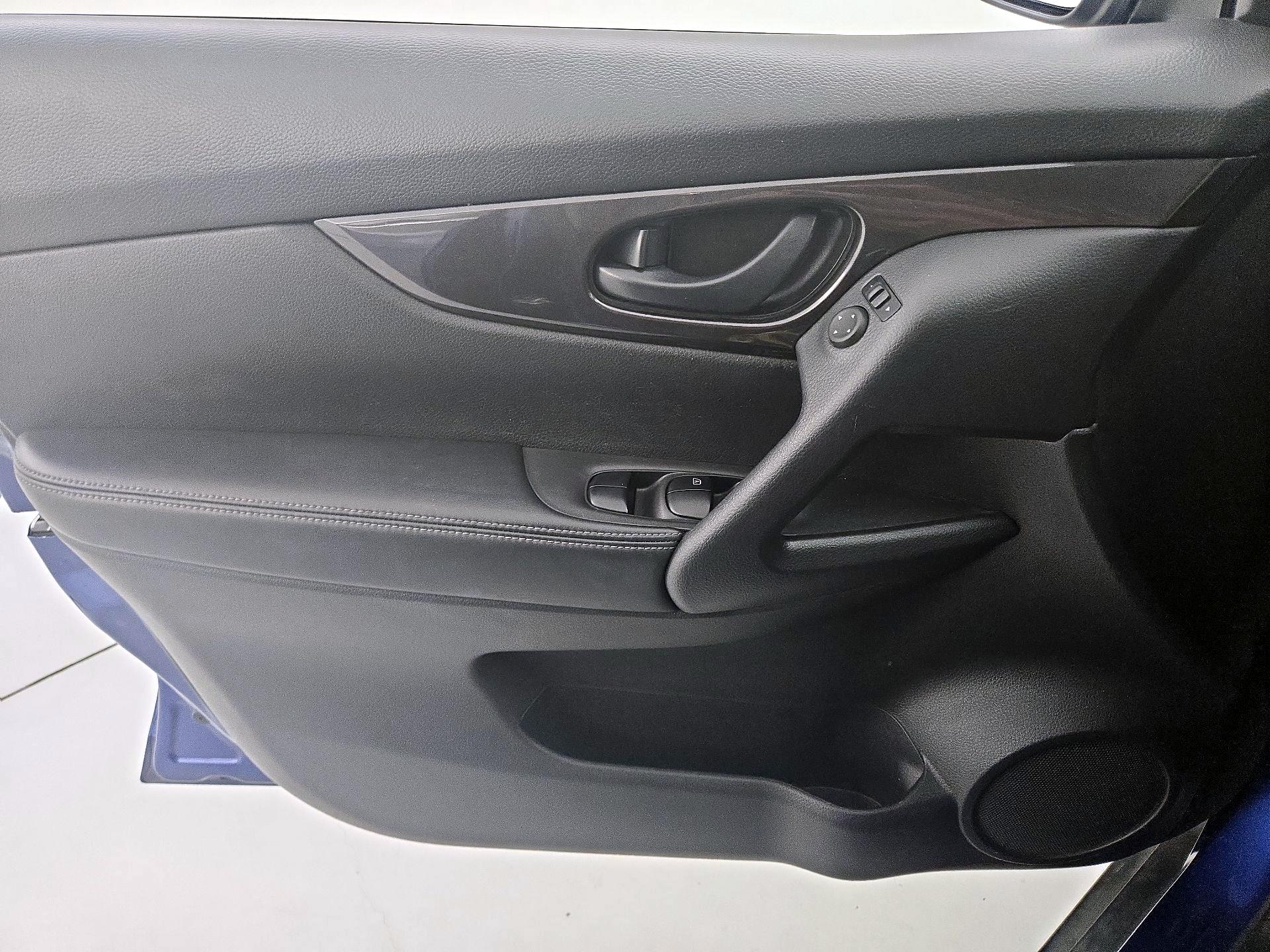 Thumbnail: 2020 Nissan Rogue - 12