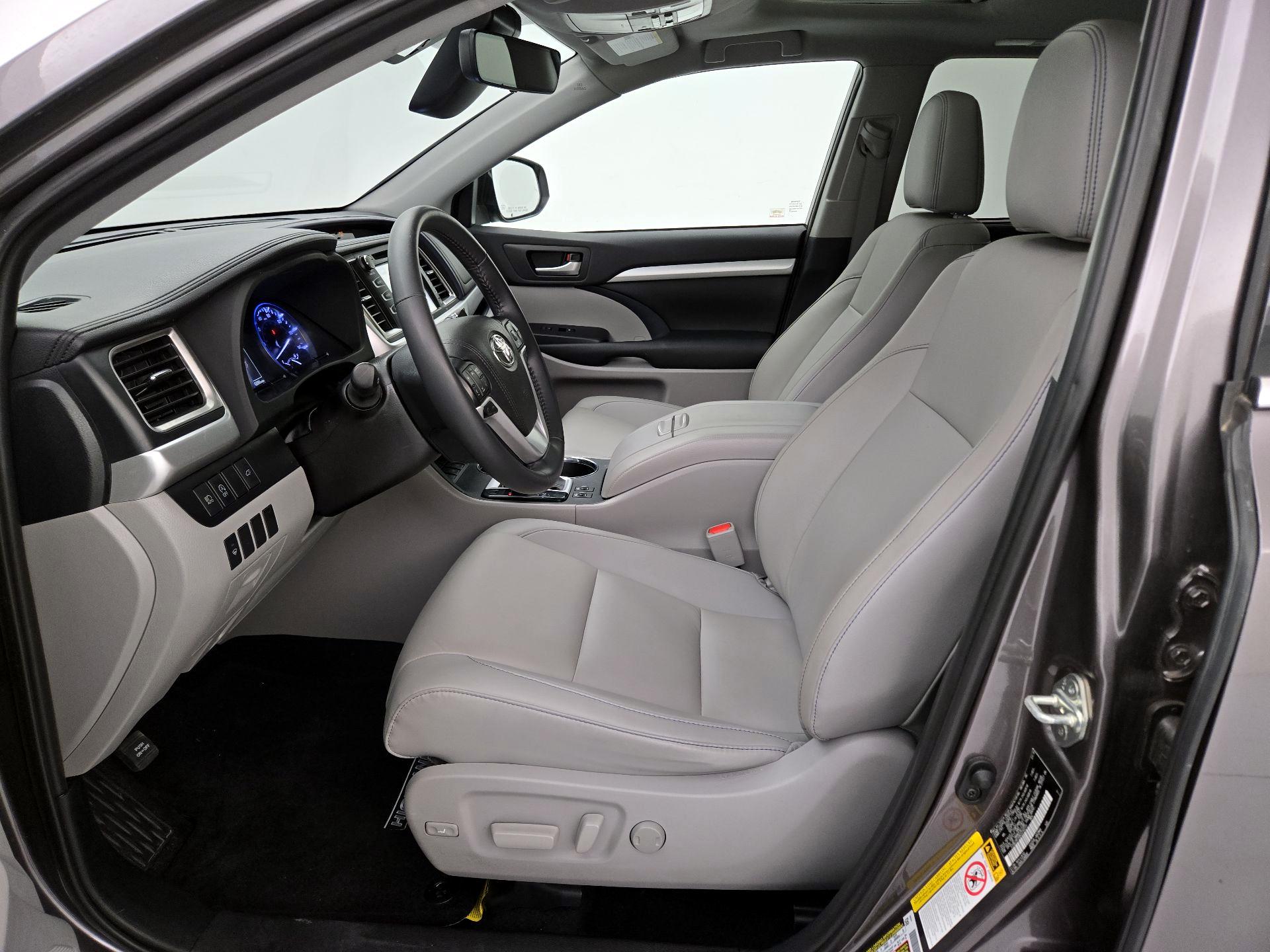 Thumbnail: 2019 Toyota Highlander - 11