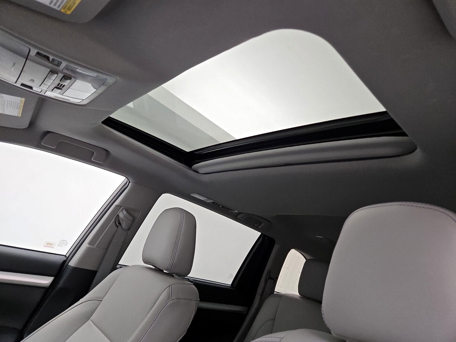 Thumbnail: 2019 Toyota Highlander - 20