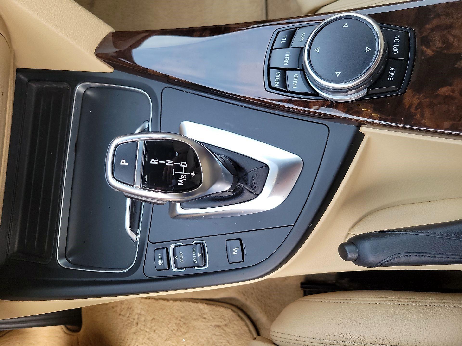 Thumbnail: 2016 BMW 3 Series - 16