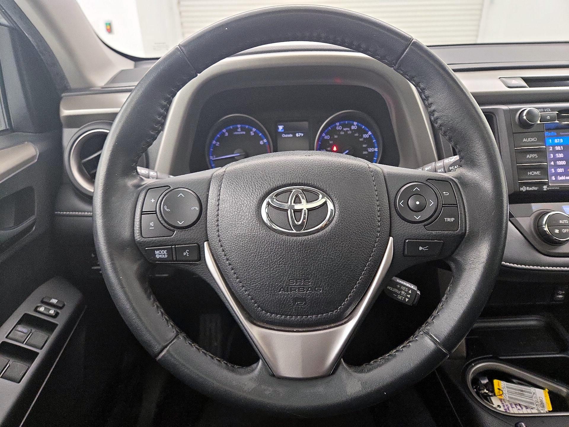 Thumbnail: 2018 Toyota RAV4 - 10