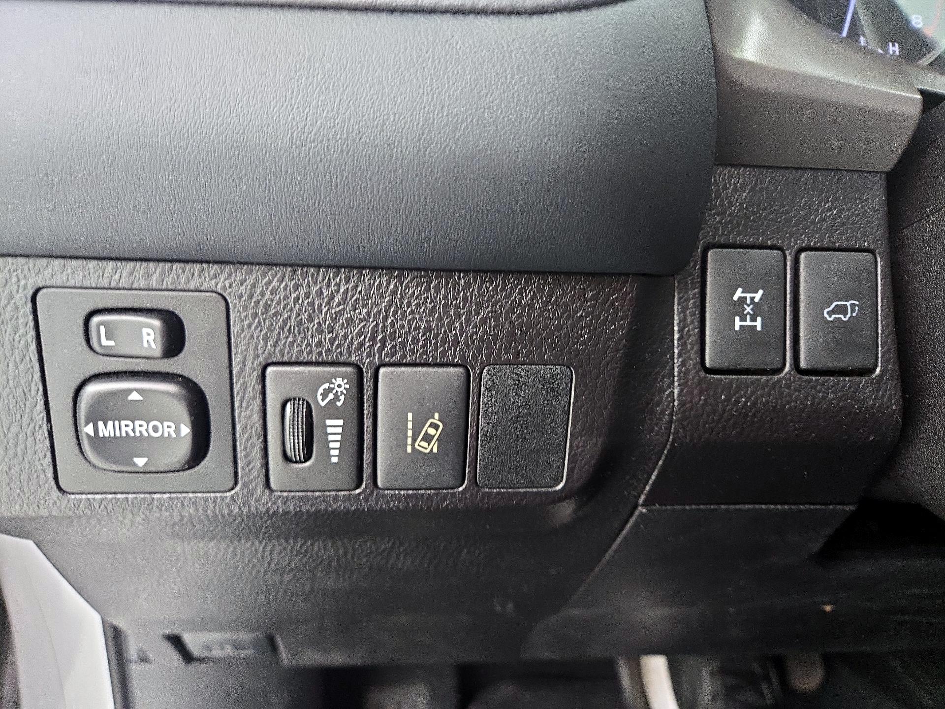 Thumbnail: 2018 Toyota RAV4 - 13