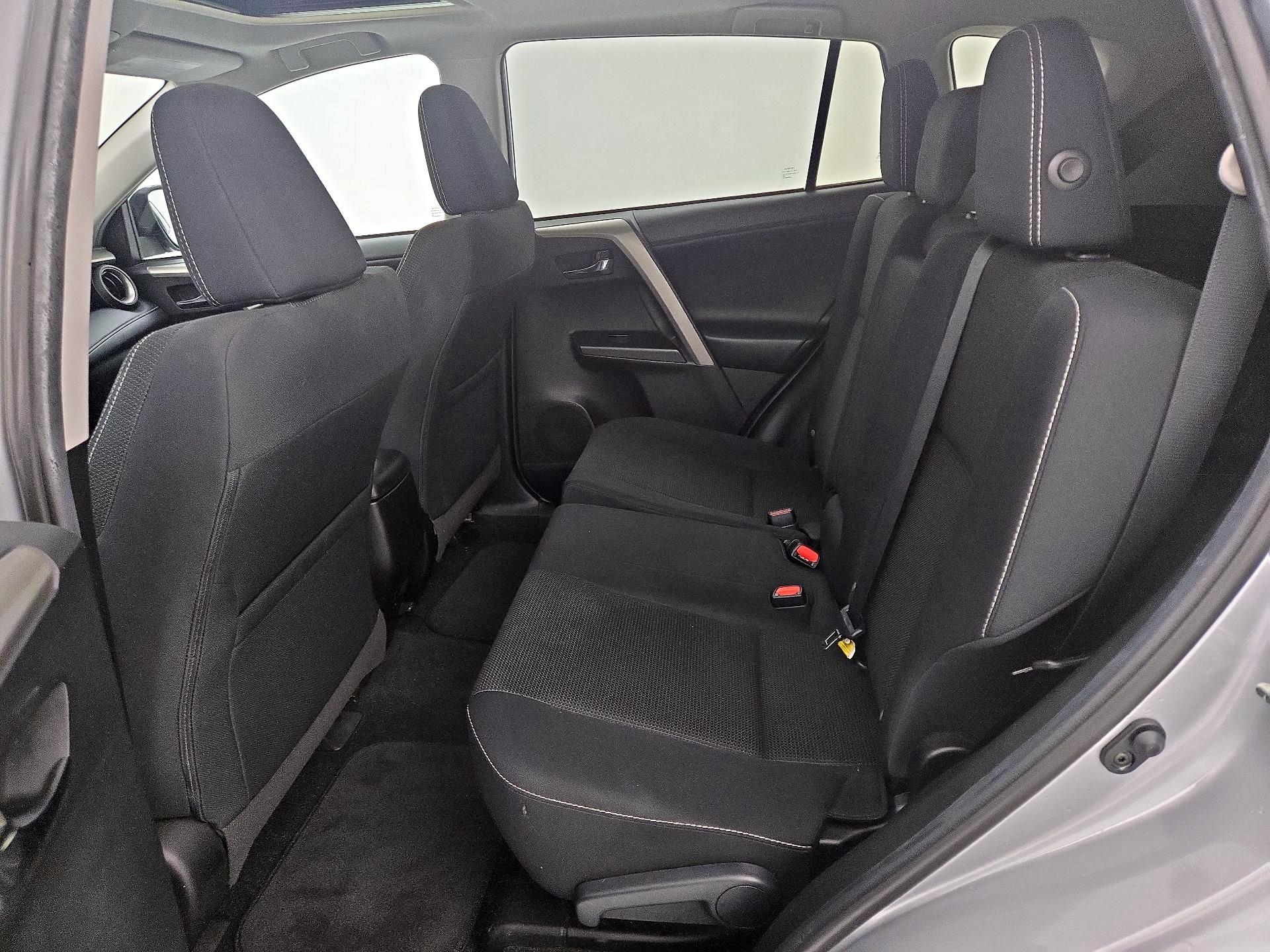 Thumbnail: 2018 Toyota RAV4 - 20