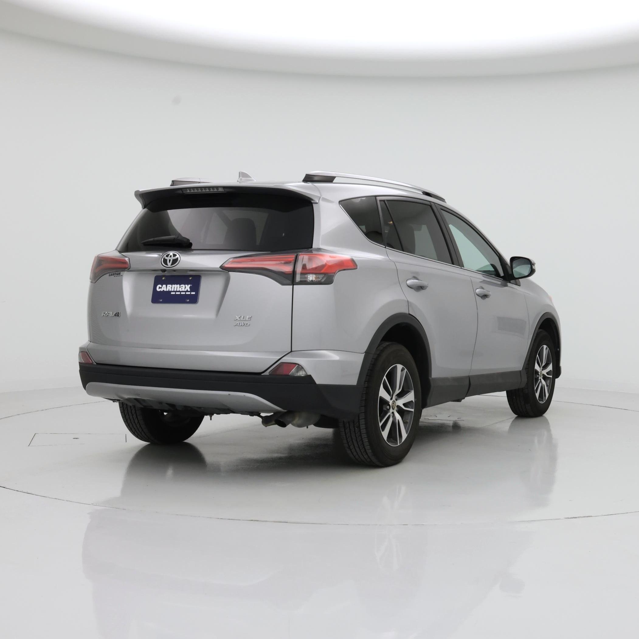 Thumbnail: 2018 Toyota RAV4 - 8