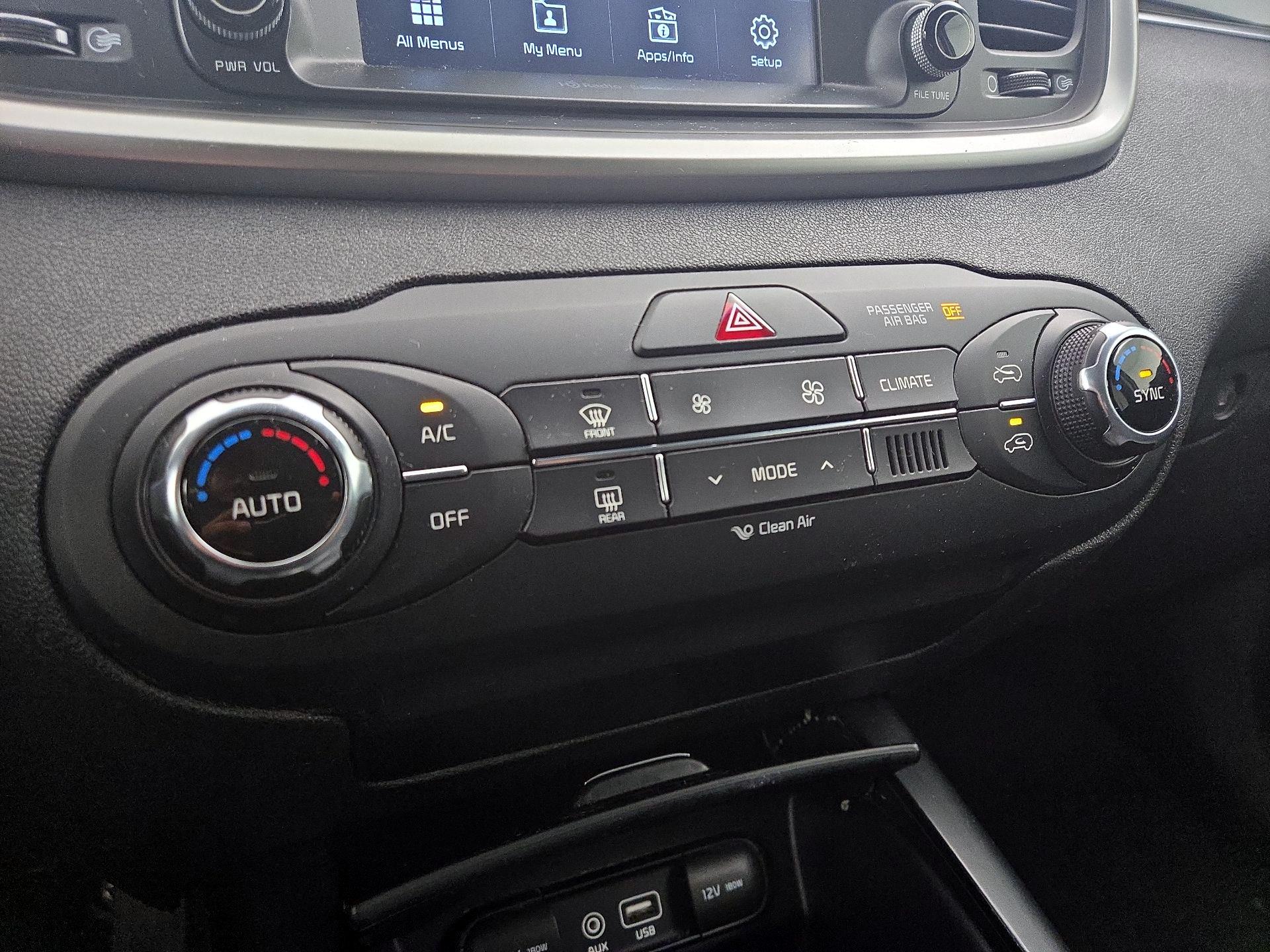 Thumbnail: 2018 Kia Sorento - 16