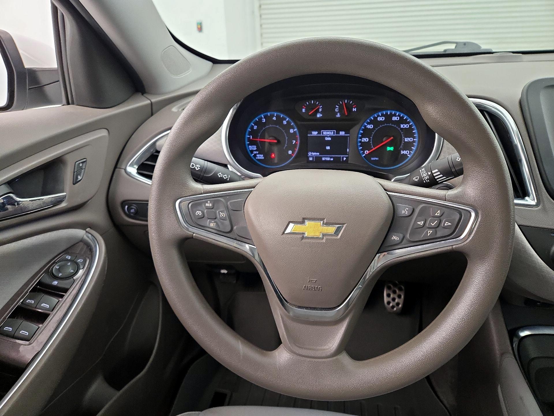 Thumbnail: 2016 Chevrolet Malibu - 10