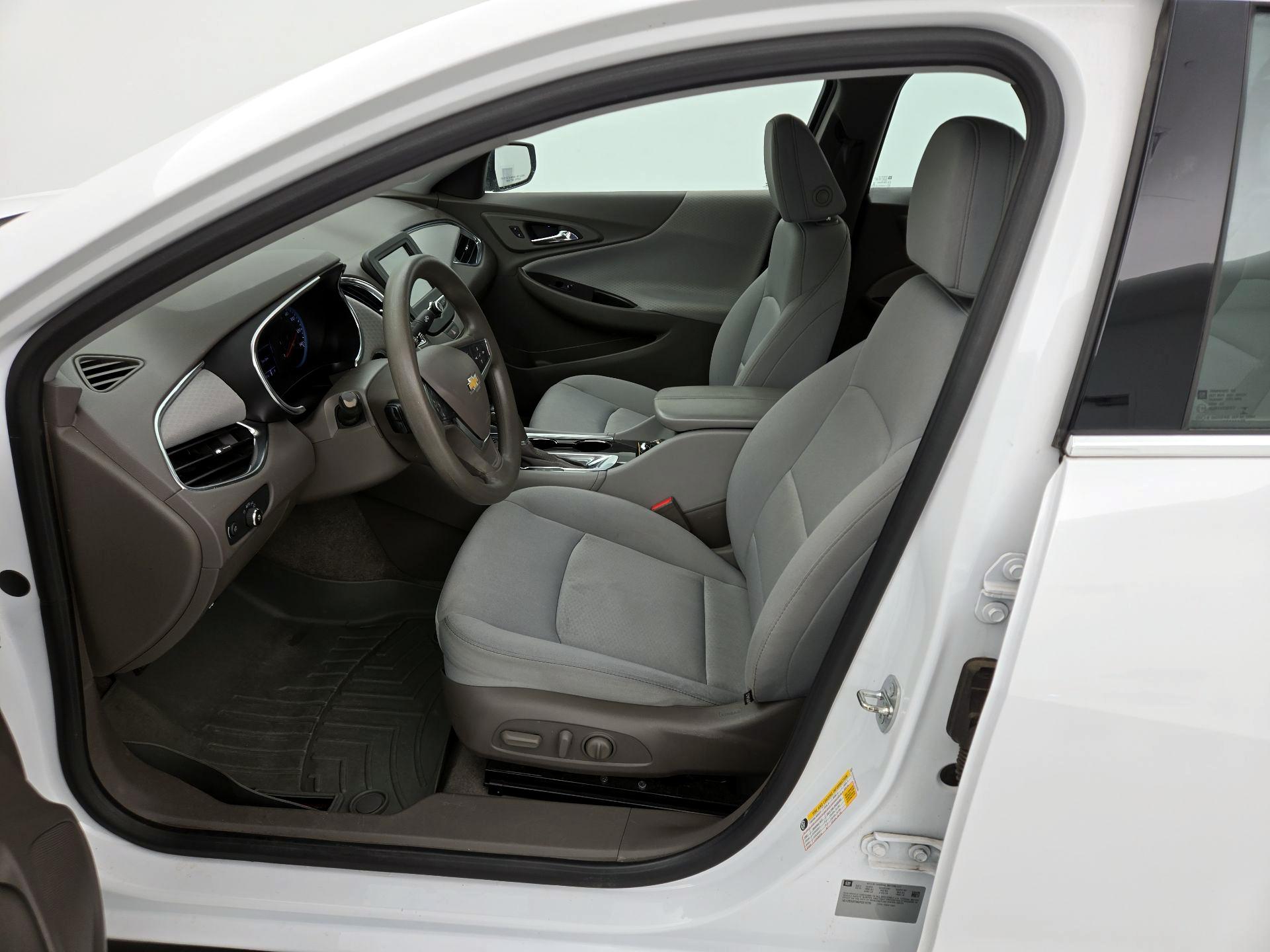 Thumbnail: 2016 Chevrolet Malibu - 11