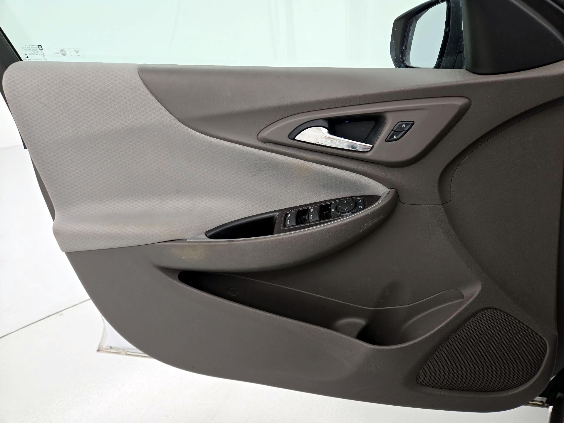Thumbnail: 2016 Chevrolet Malibu - 12