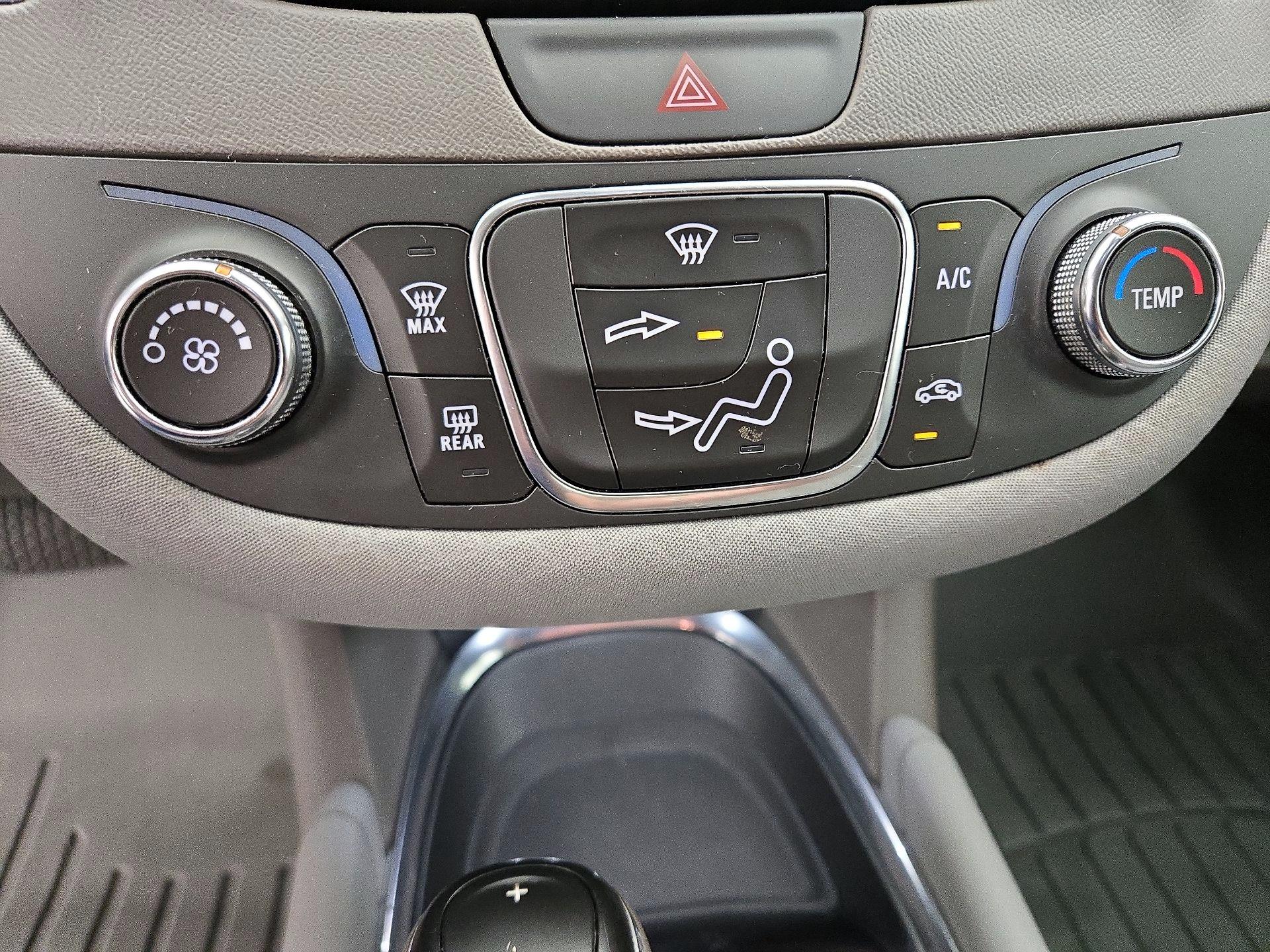 Thumbnail: 2016 Chevrolet Malibu - 16
