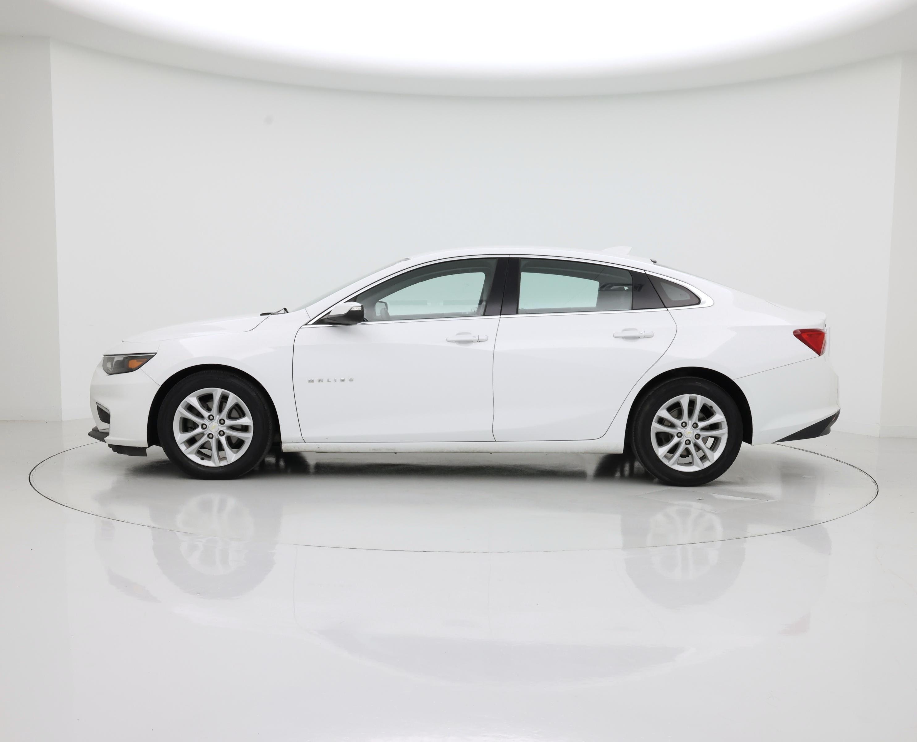 Thumbnail: 2016 Chevrolet Malibu - 3