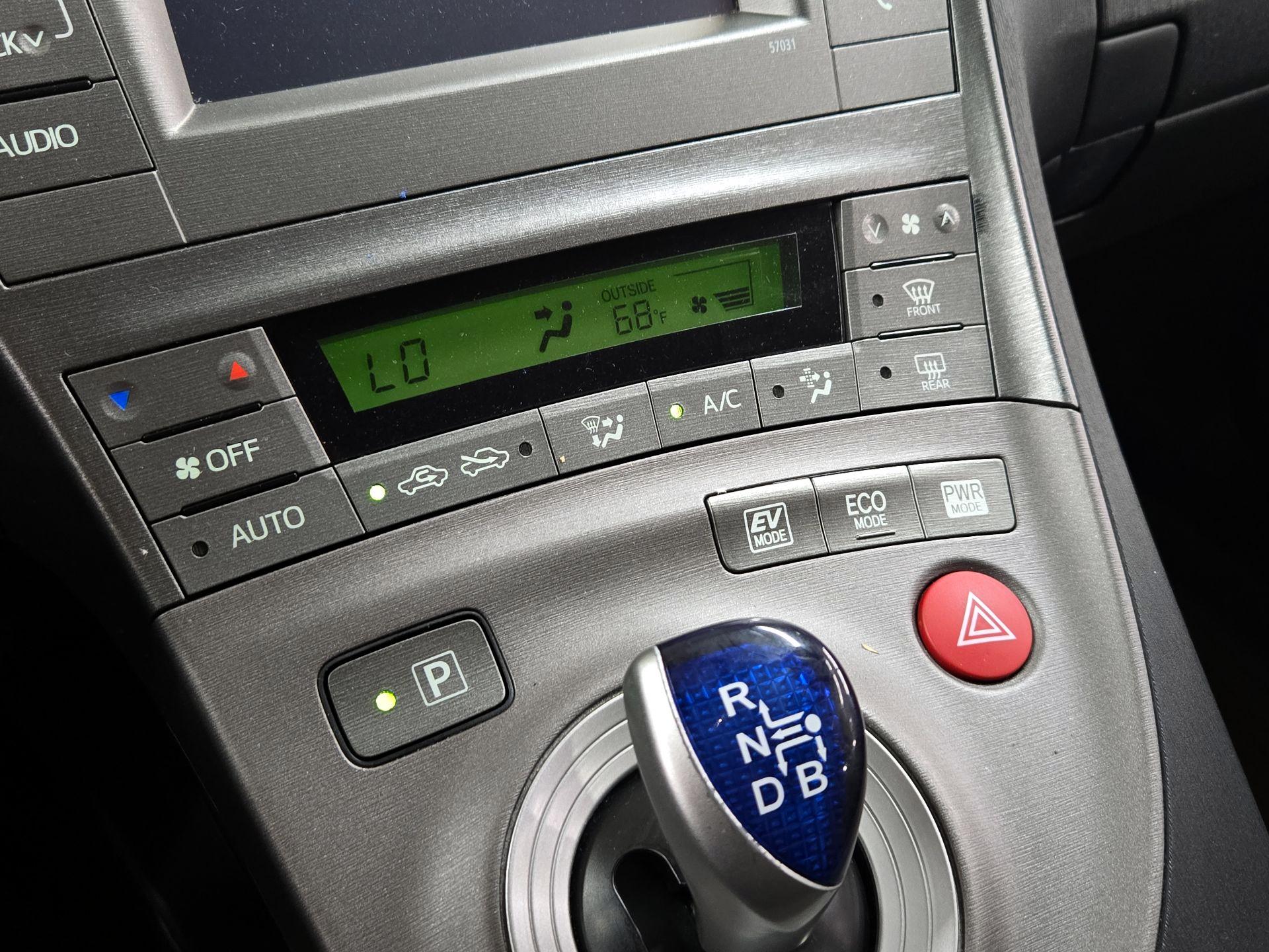 Thumbnail: 2014 Toyota Prius - 15