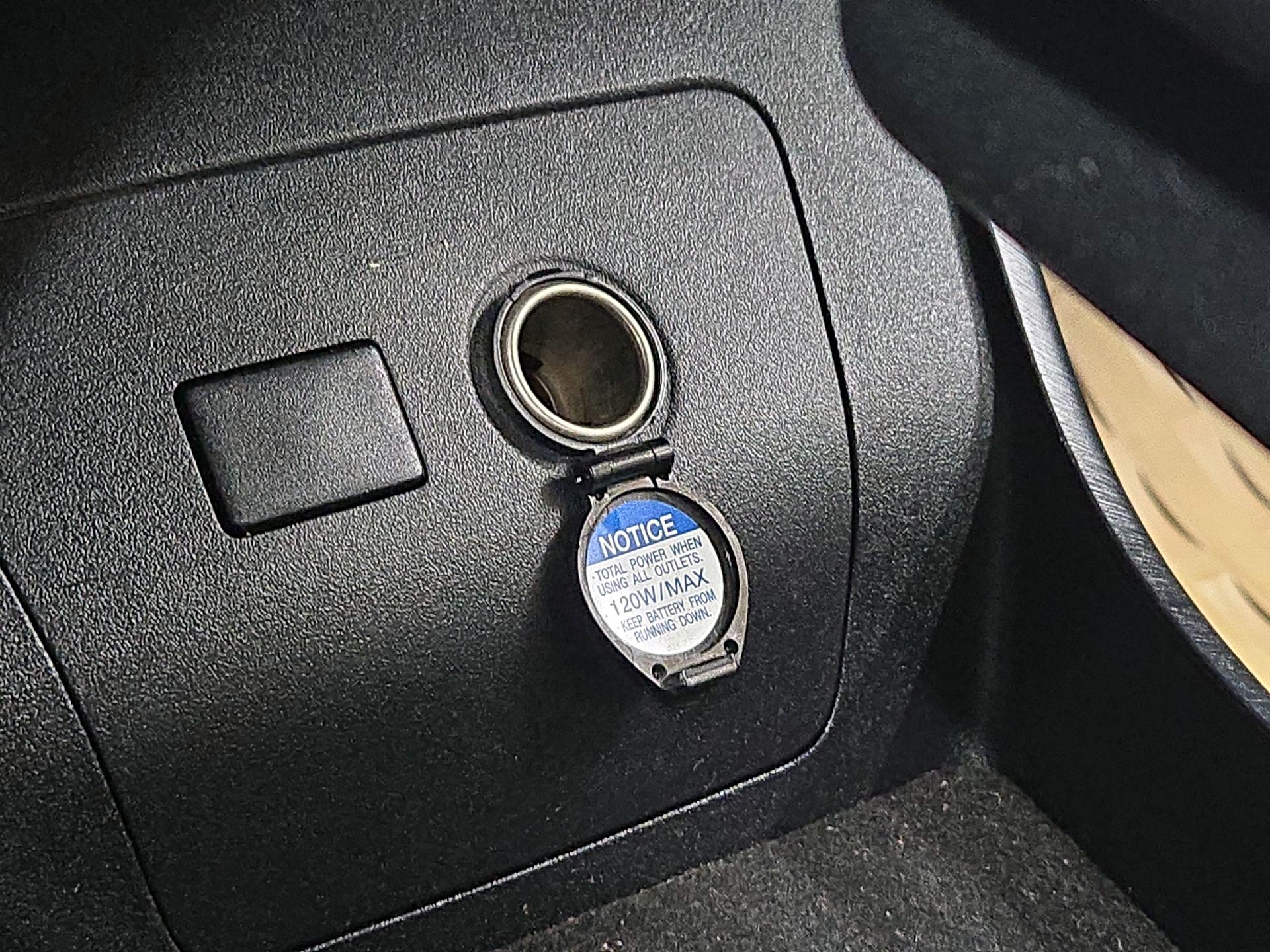 Thumbnail: 2014 Toyota Prius - 17