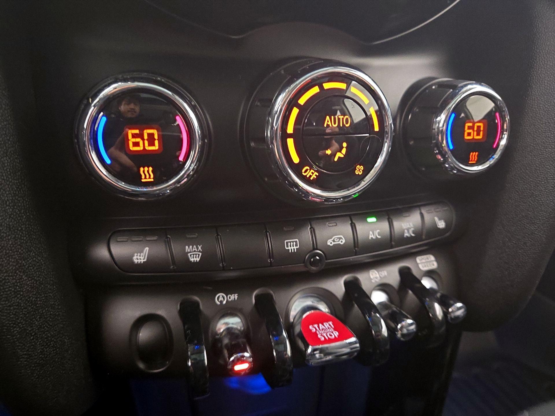 Thumbnail: 2019 MINI Cooper Hardtop - 16