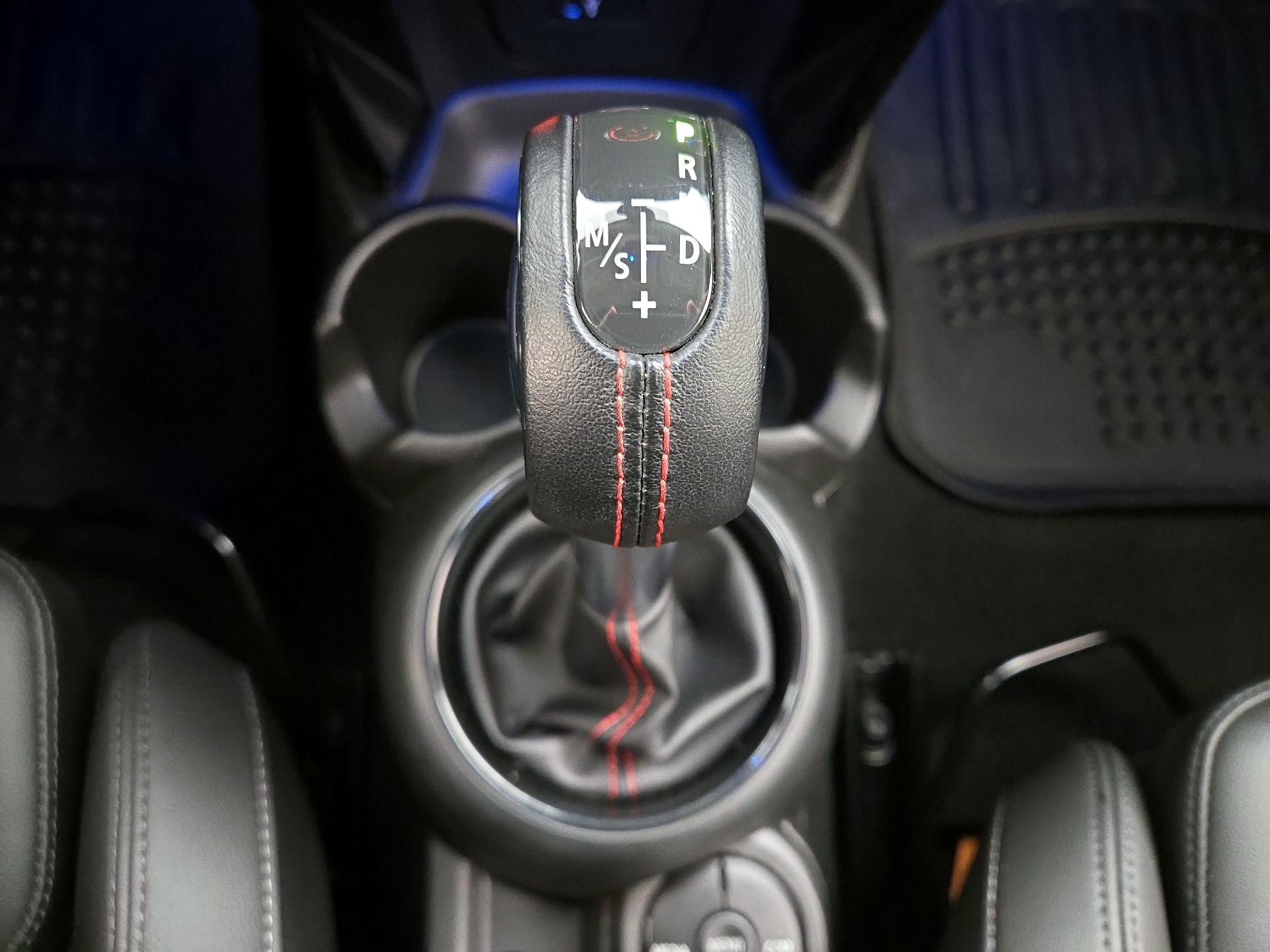 Thumbnail: 2019 MINI Cooper Hardtop - 17