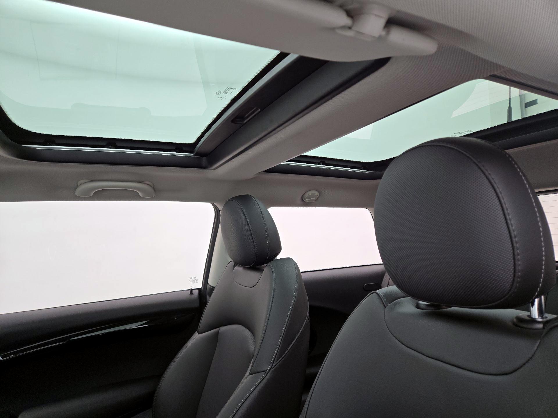 Thumbnail: 2019 MINI Cooper Hardtop - 19