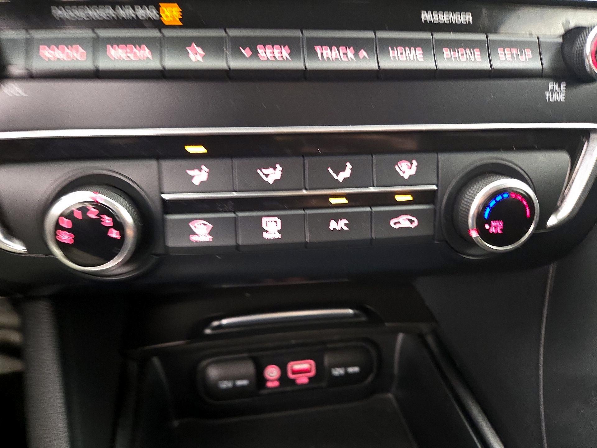 Thumbnail: 2020 Kia Optima - 16
