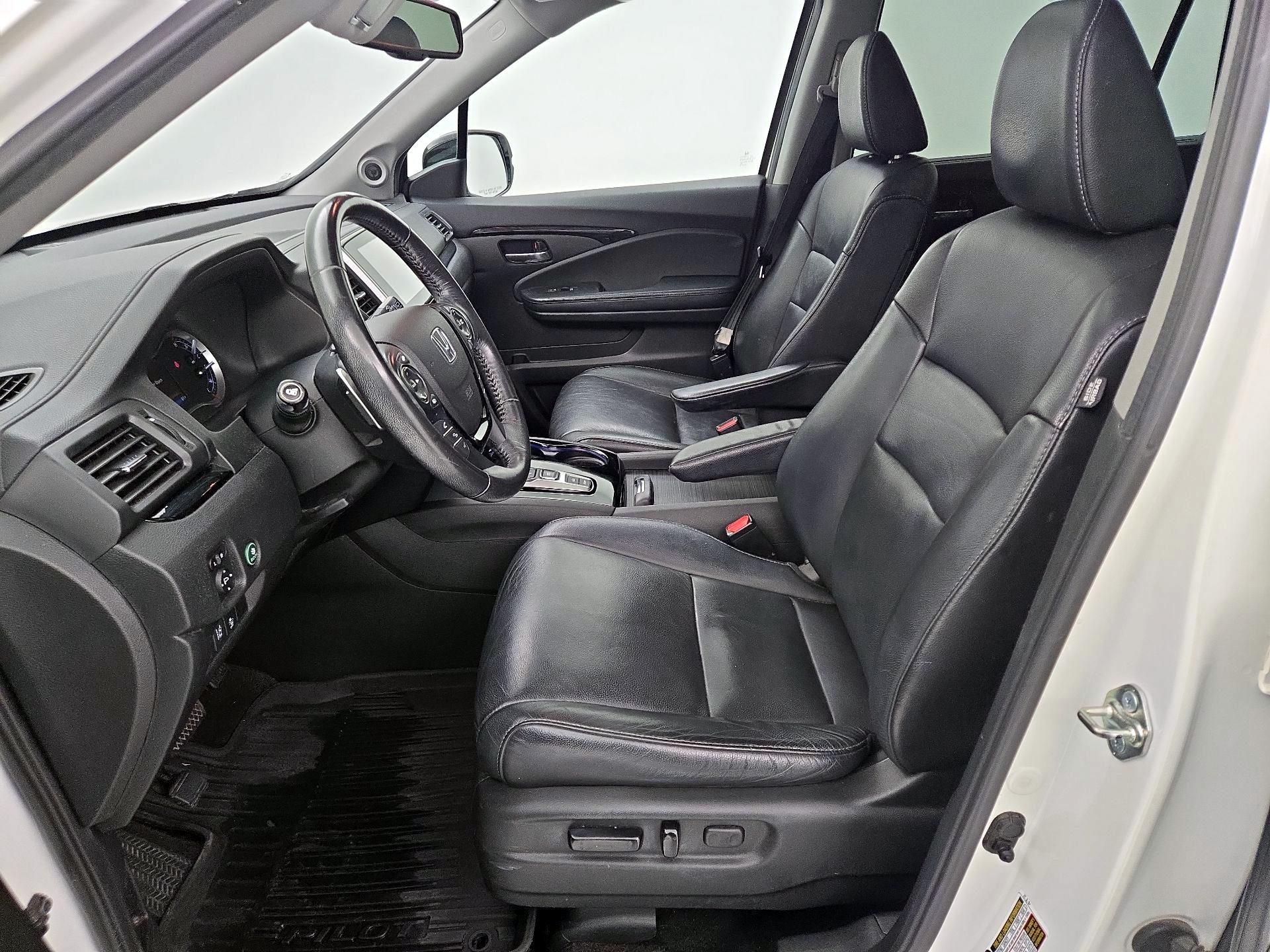 Thumbnail: 2017 Honda Pilot - 11
