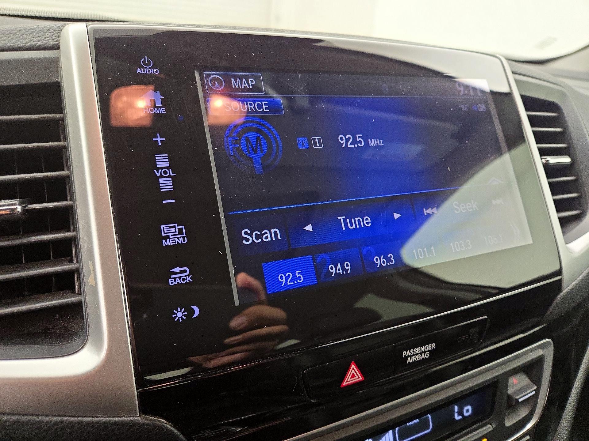 Thumbnail: 2017 Honda Pilot - 16