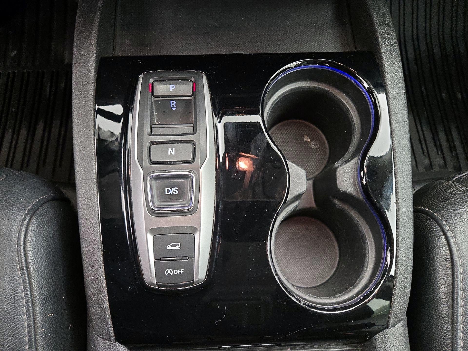 Thumbnail: 2017 Honda Pilot - 18