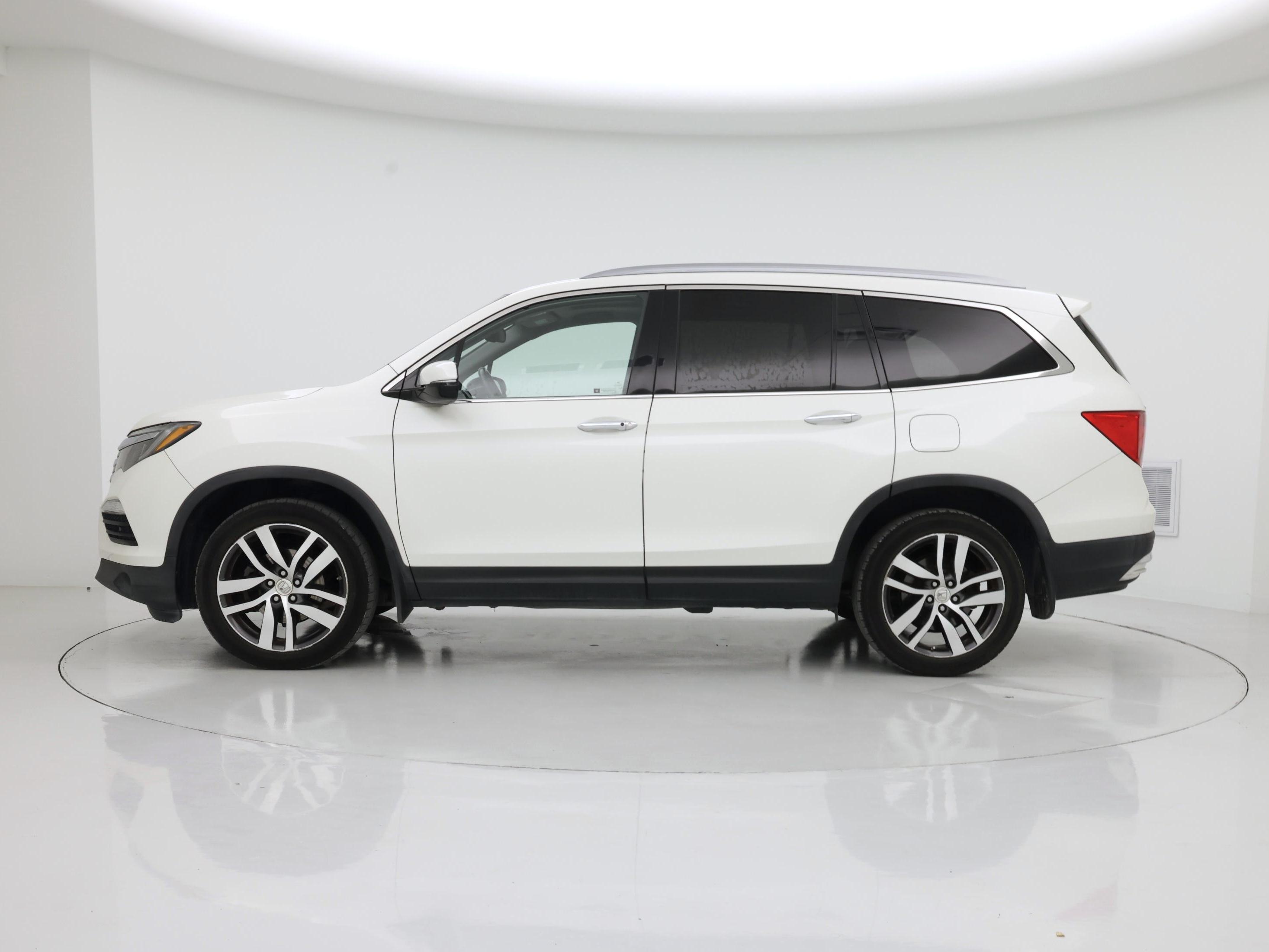 Thumbnail: 2017 Honda Pilot - 3