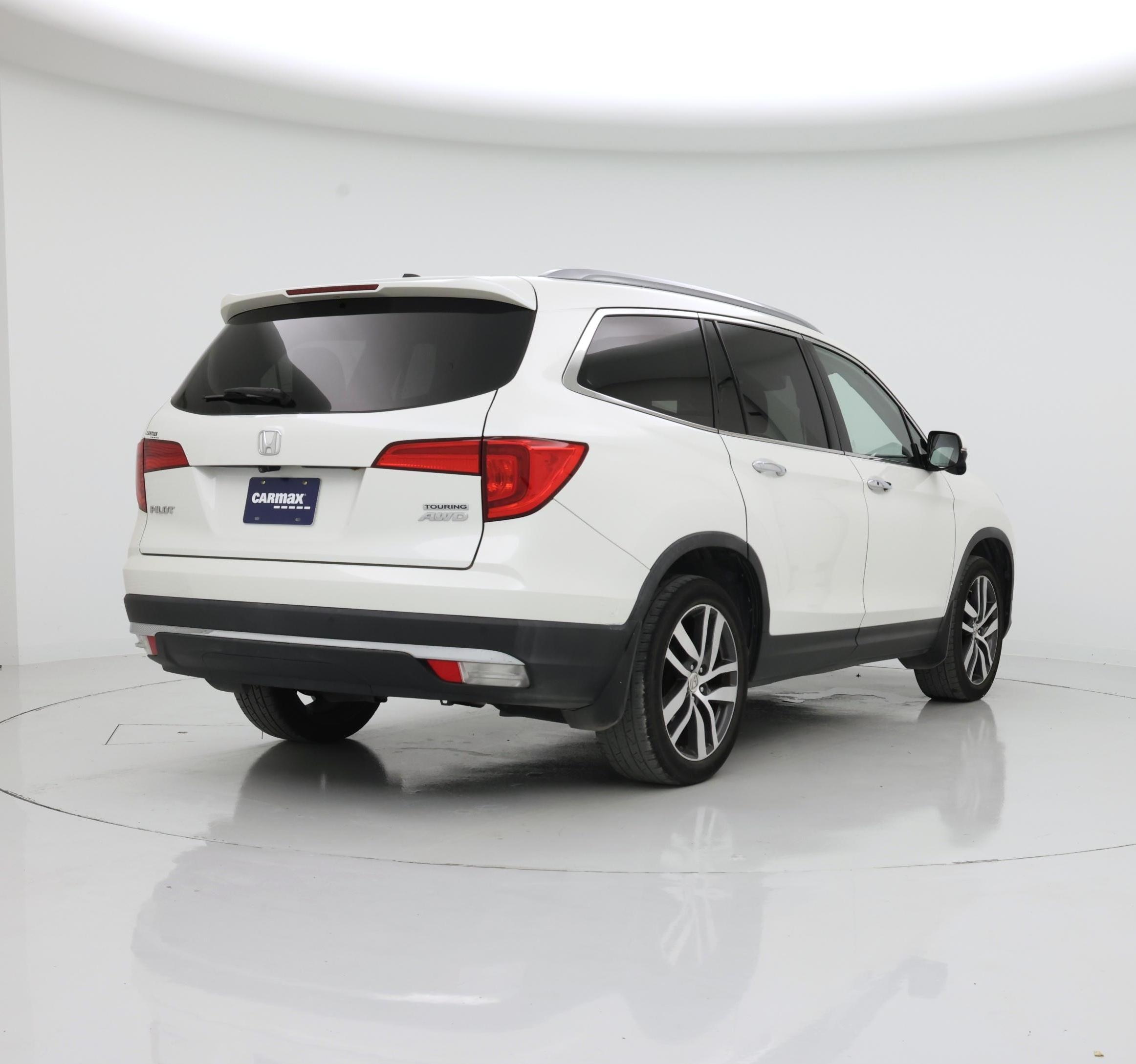 Thumbnail: 2017 Honda Pilot - 8