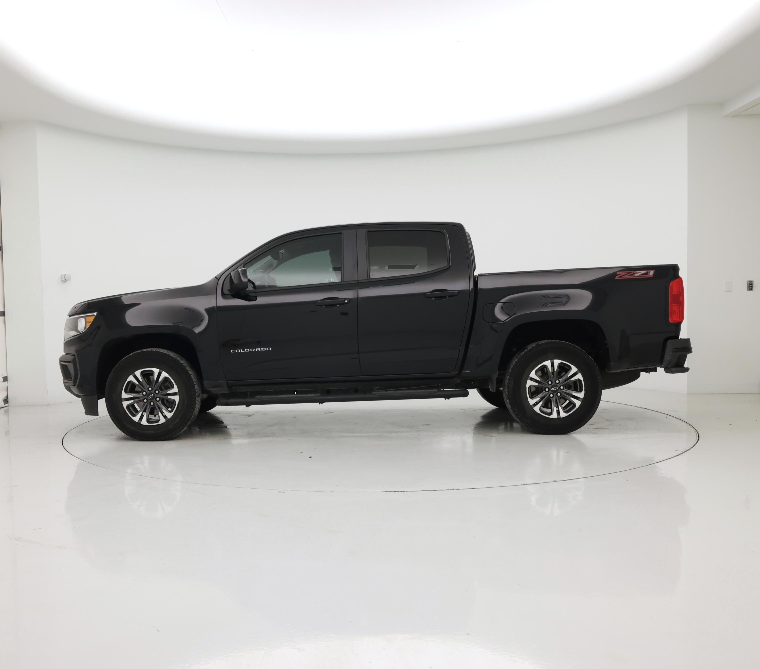 Thumbnail: 2021 Chevrolet Colorado - 3