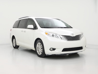 White 2017 Toyota Sienna XLE