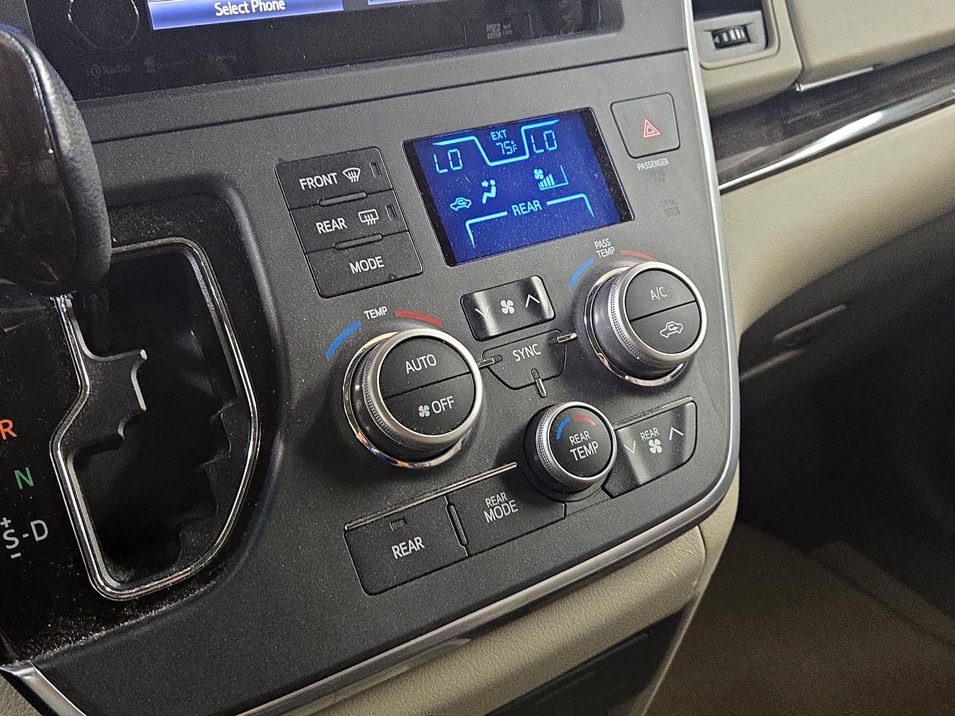 Thumbnail: 2017 Toyota Sienna - 16