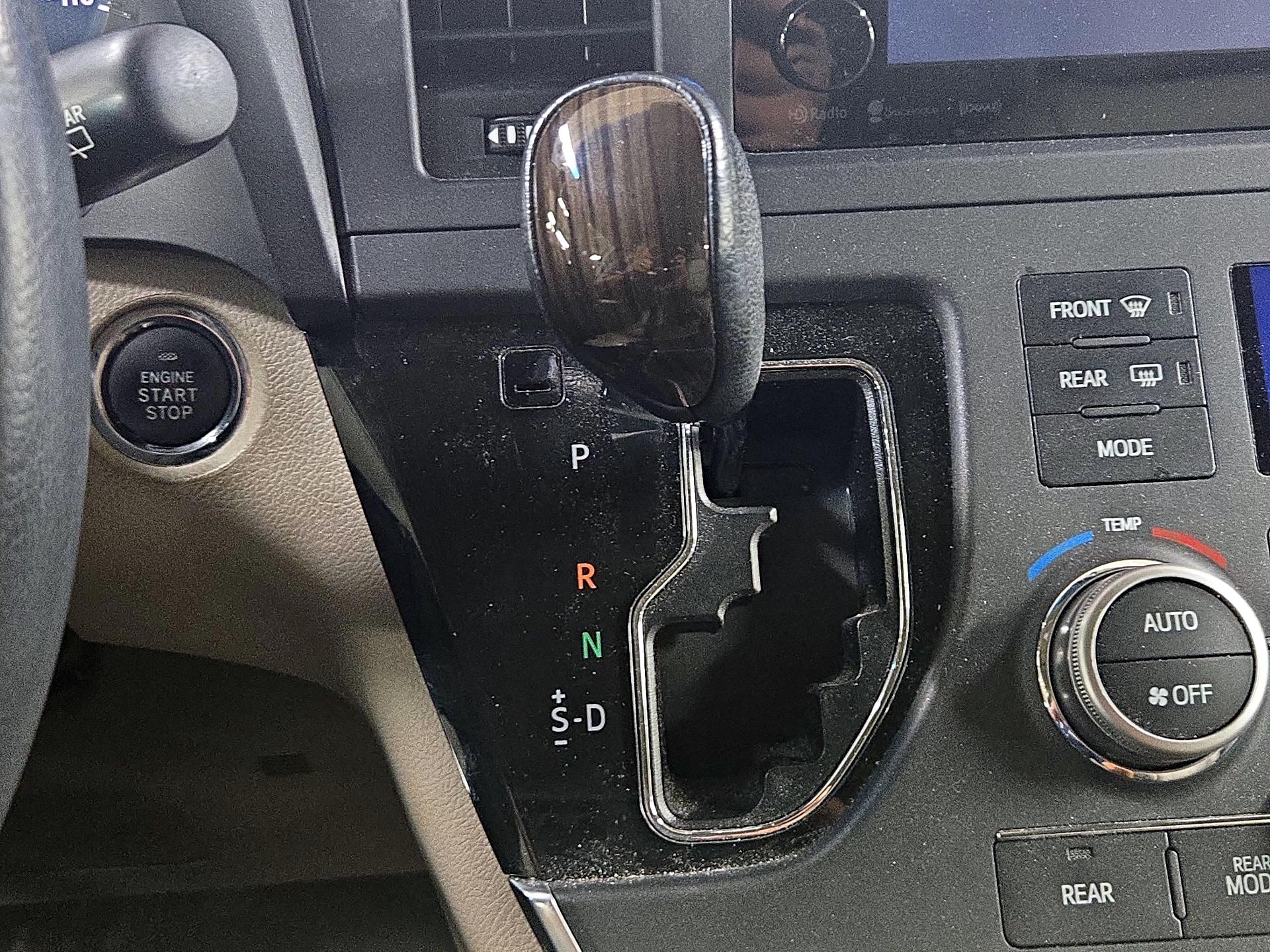 Thumbnail: 2017 Toyota Sienna - 17