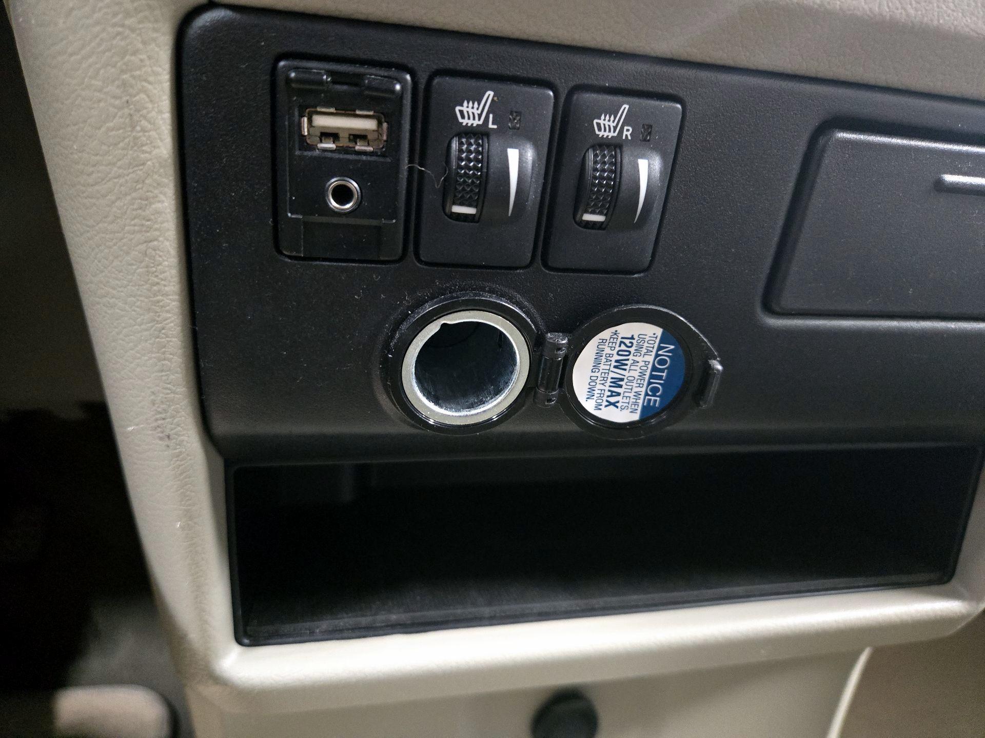 Thumbnail: 2017 Toyota Sienna - 18