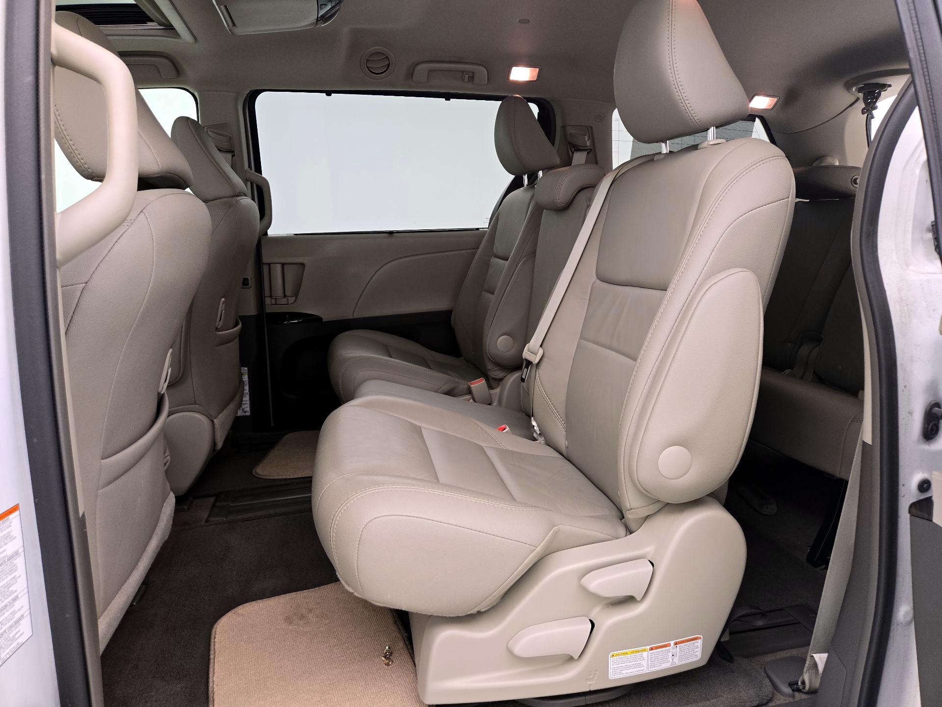 Thumbnail: 2017 Toyota Sienna - 20