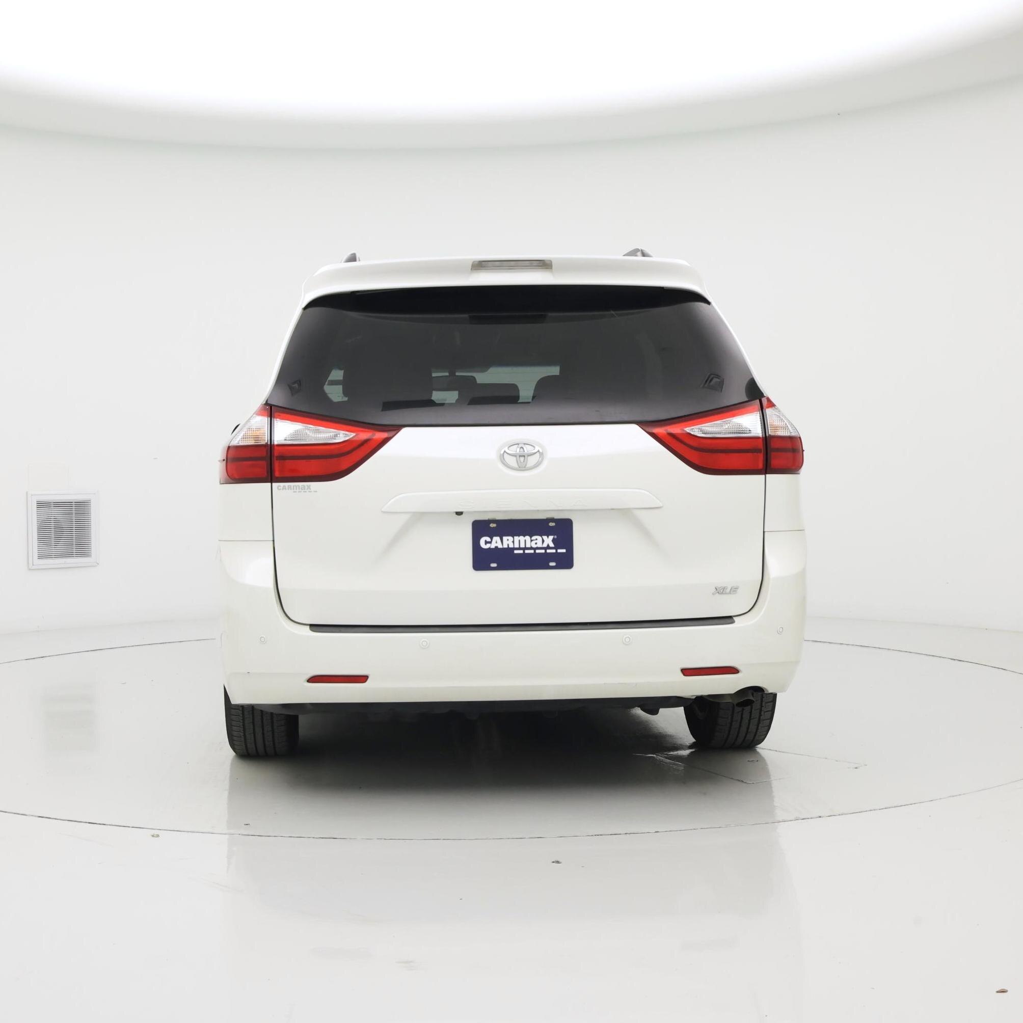 Thumbnail: 2017 Toyota Sienna - 6