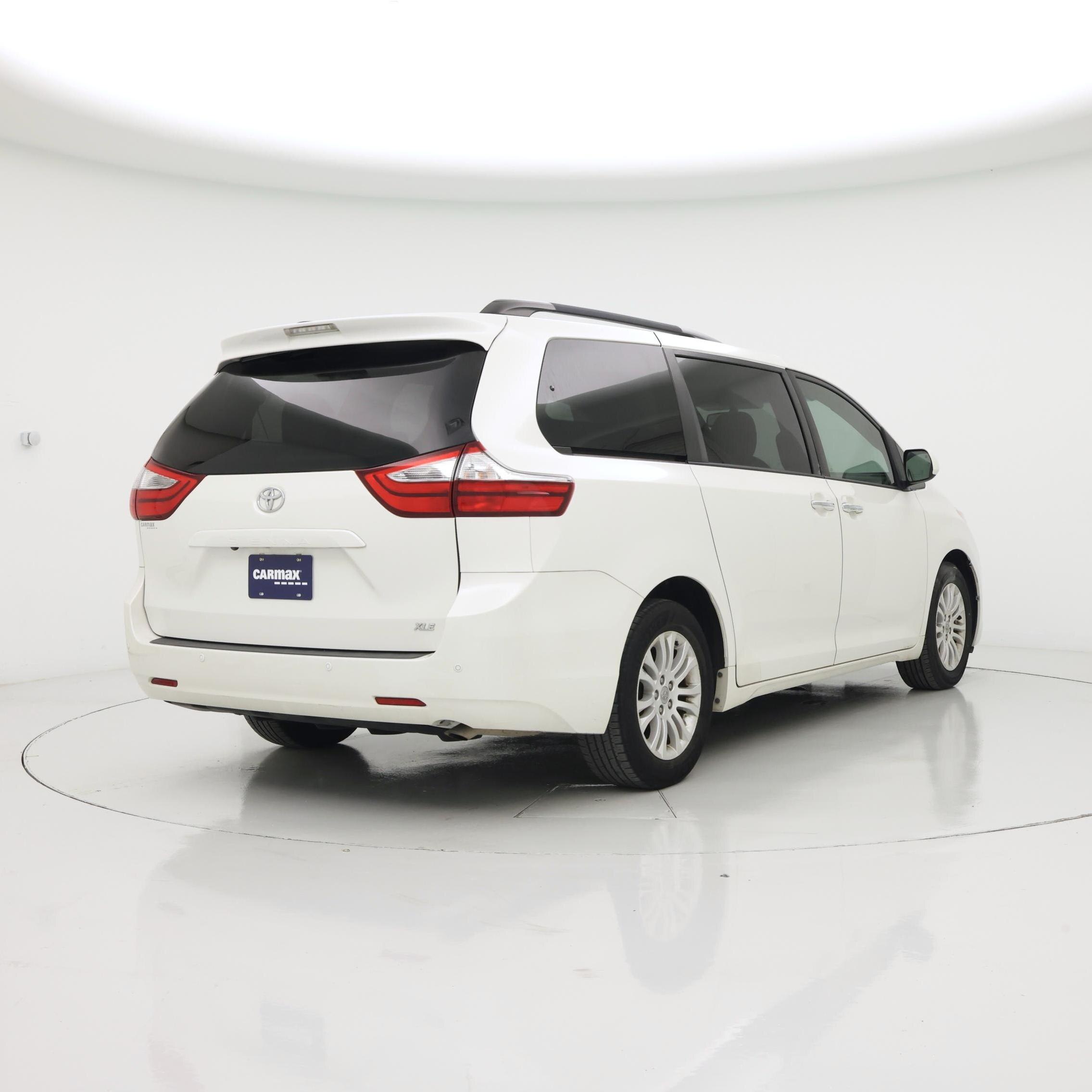 Thumbnail: 2017 Toyota Sienna - 8