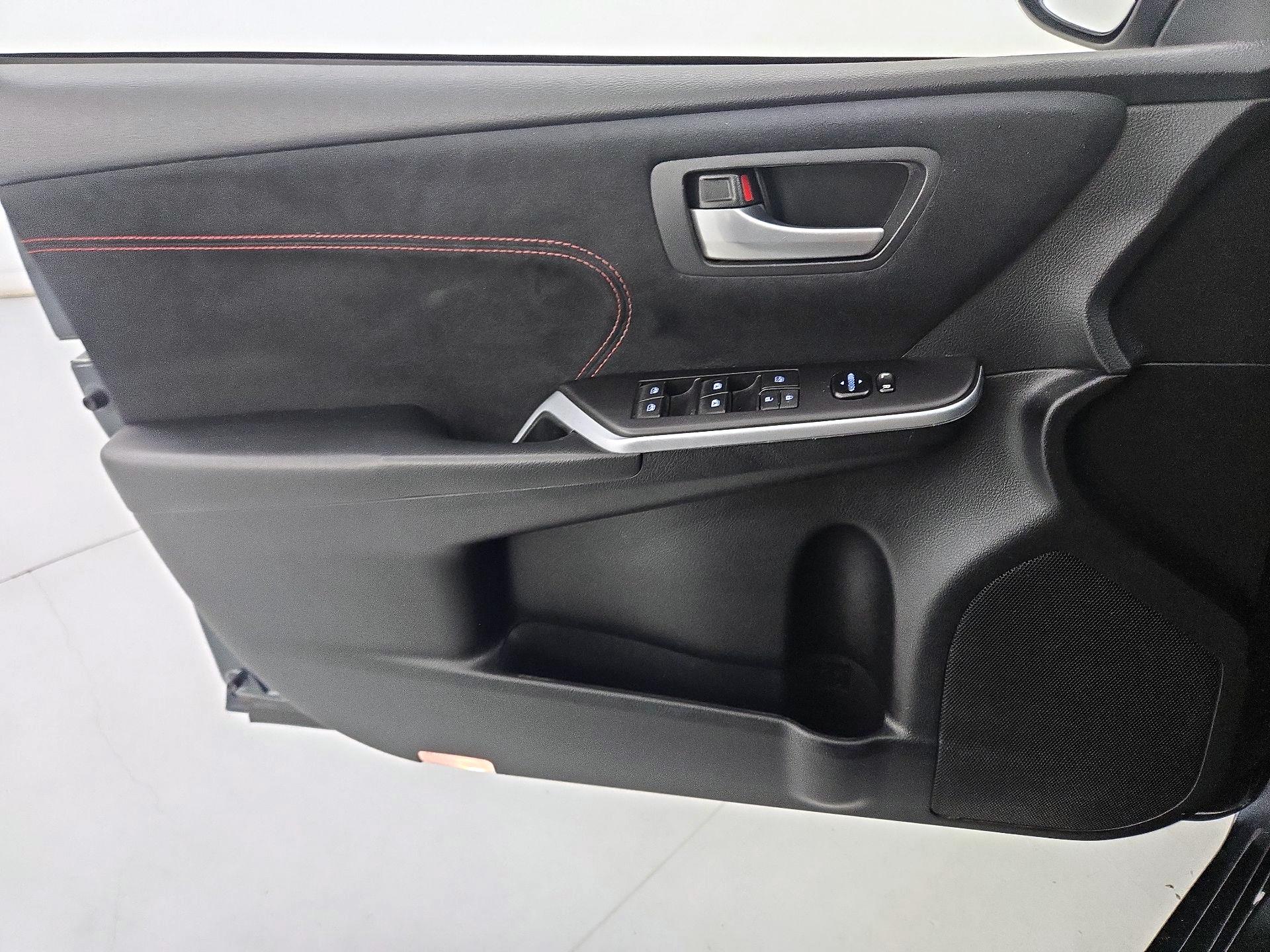 Thumbnail: 2015 Toyota Camry - 12